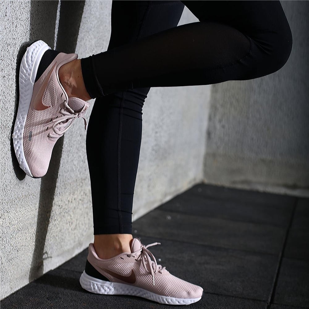 WMNS NIKE REVOLUTION 5