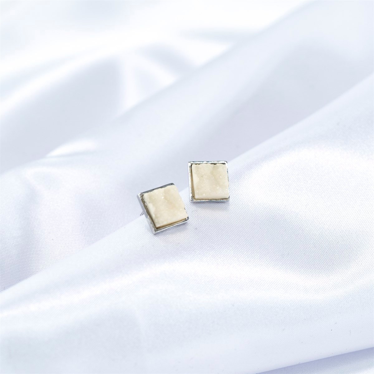 Light Beige Quartz Küpe