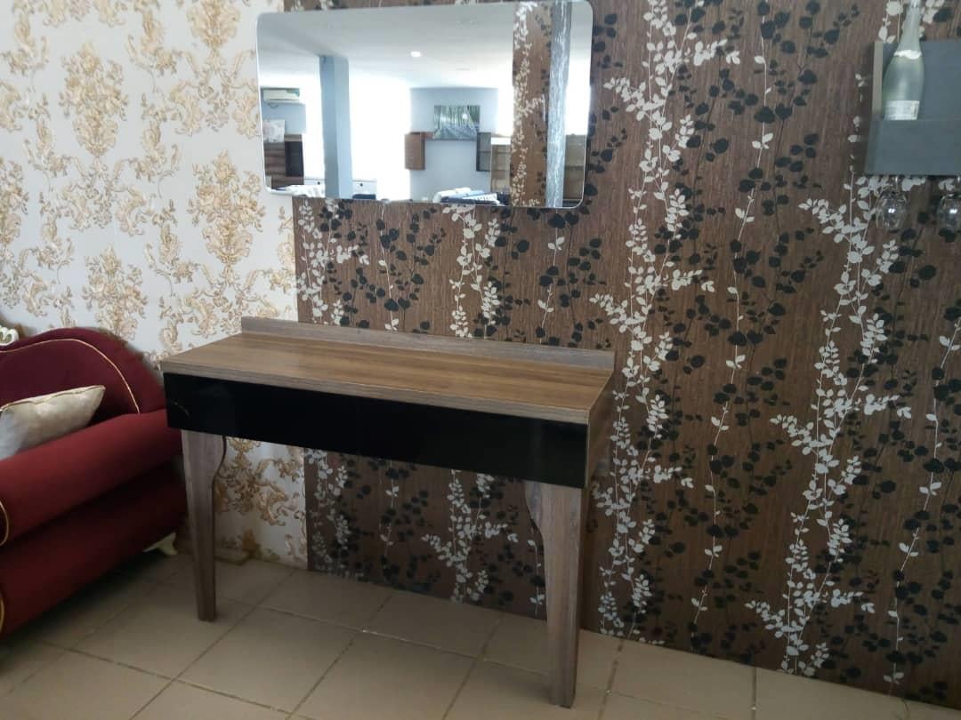 ALYA CONSOLE TABLE & MIRROR