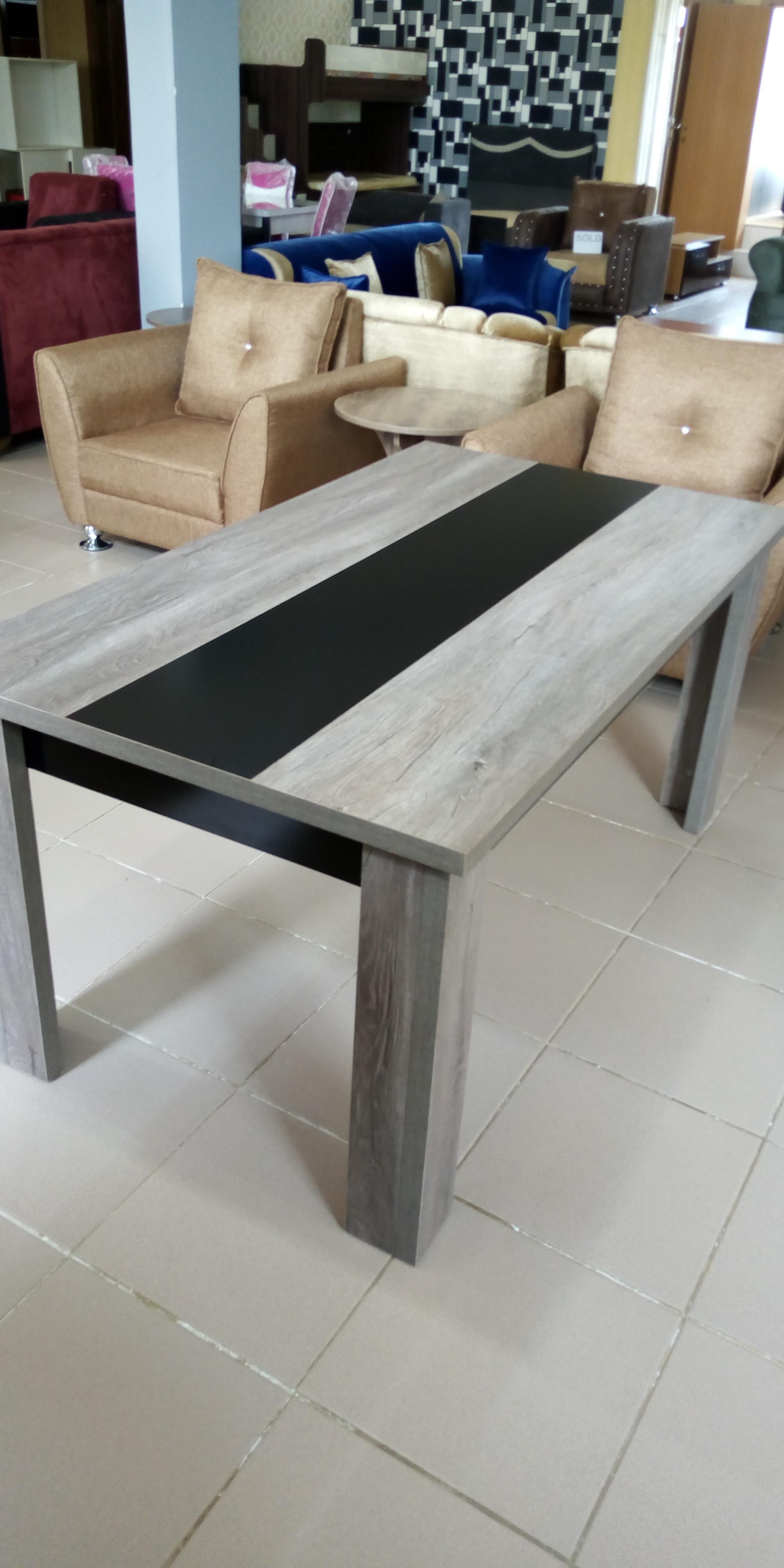 ASPECT DINING TABLE