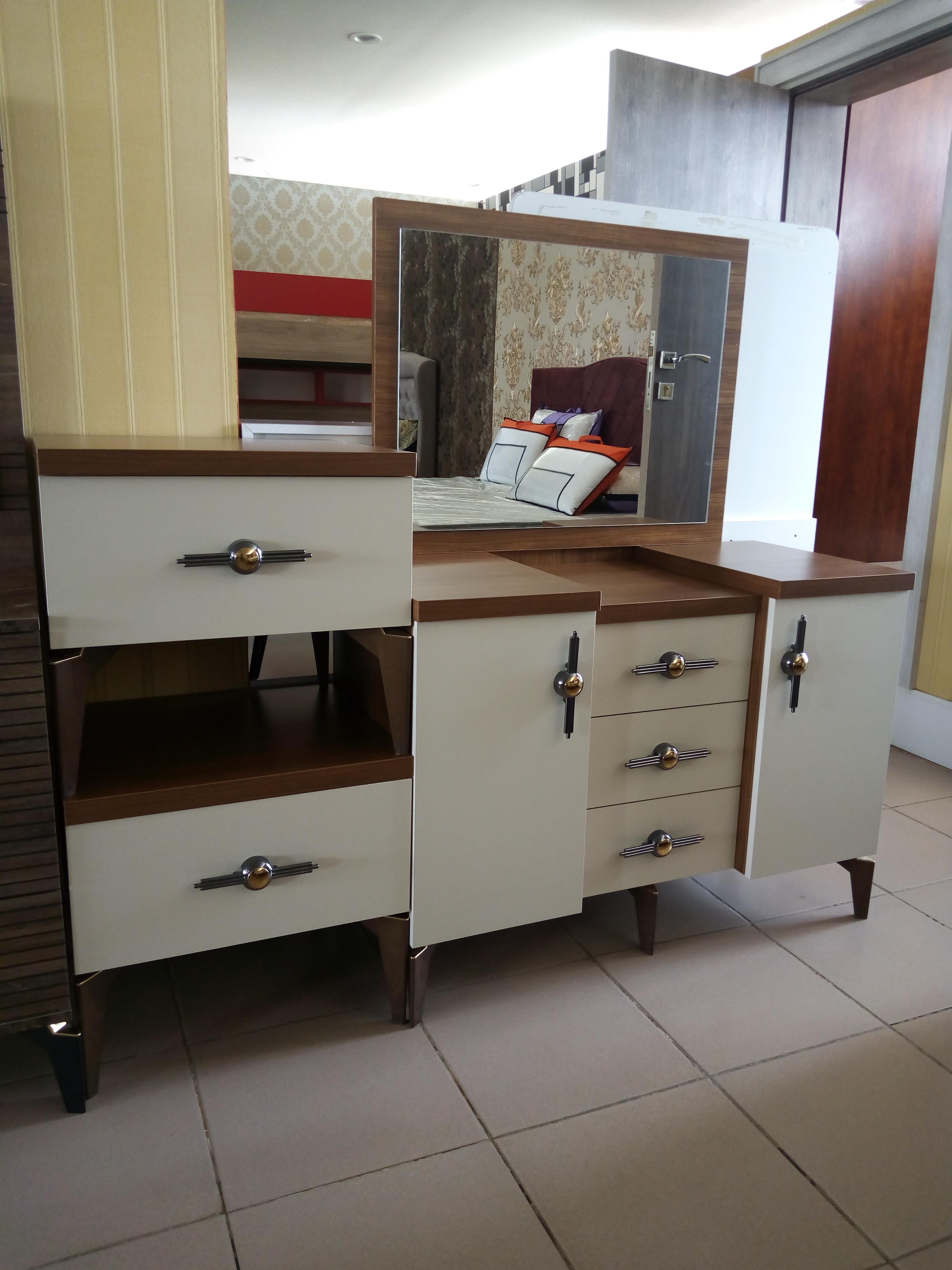 BELINDA DRESSER
