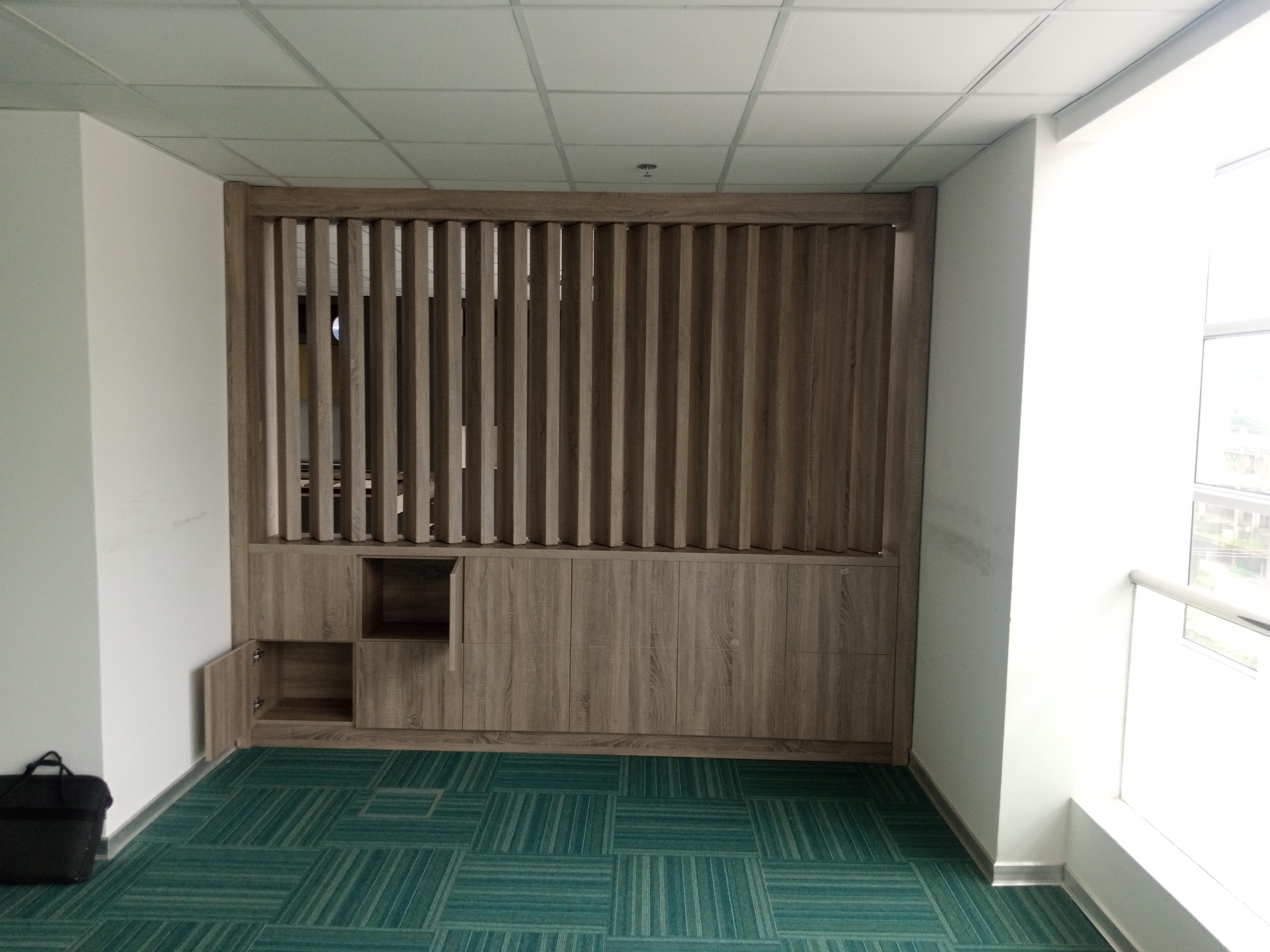 DECORATIVE STRIP COLUMN PARTITION PER/MT