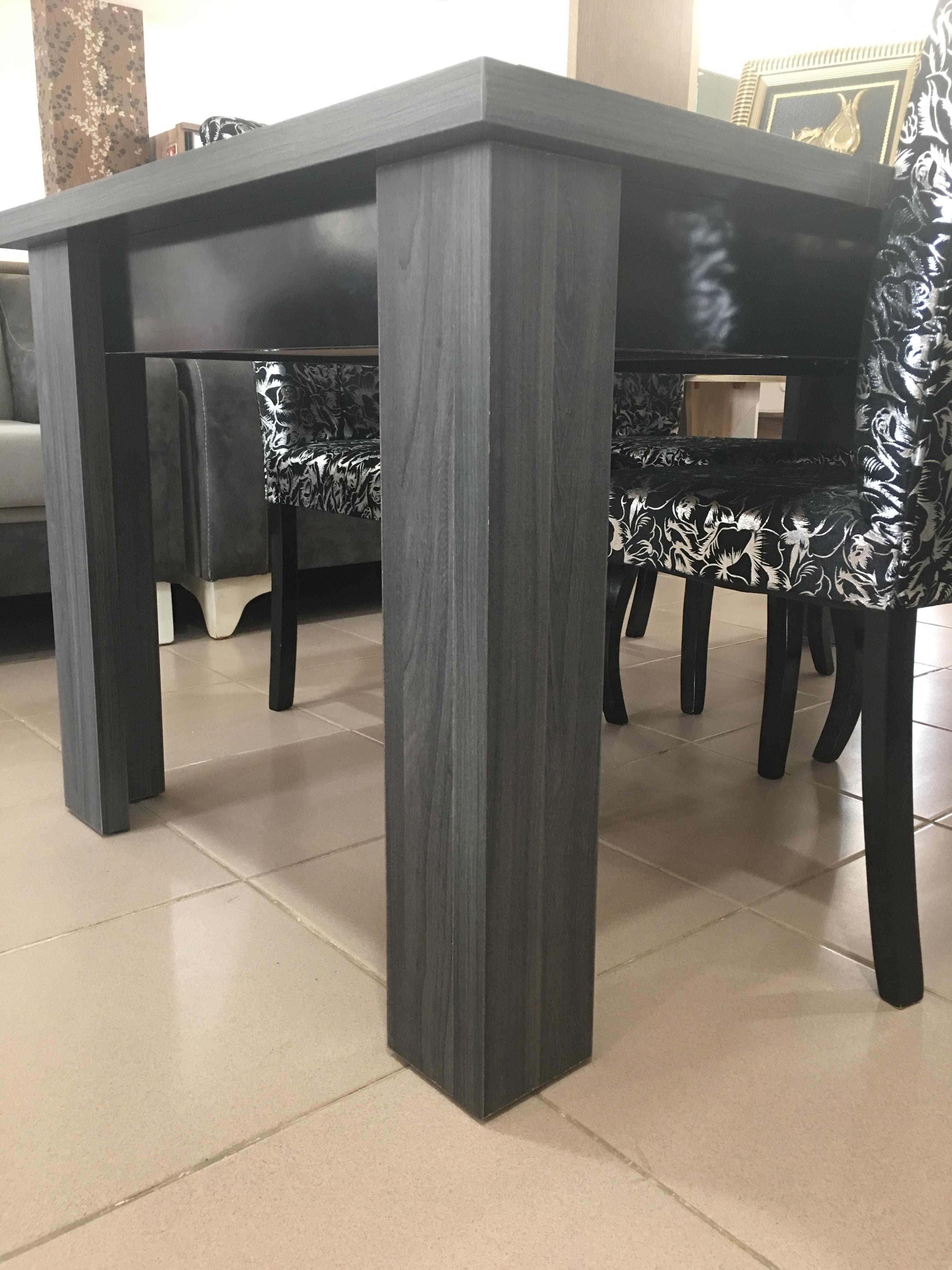 DELUXE DINING TABLE