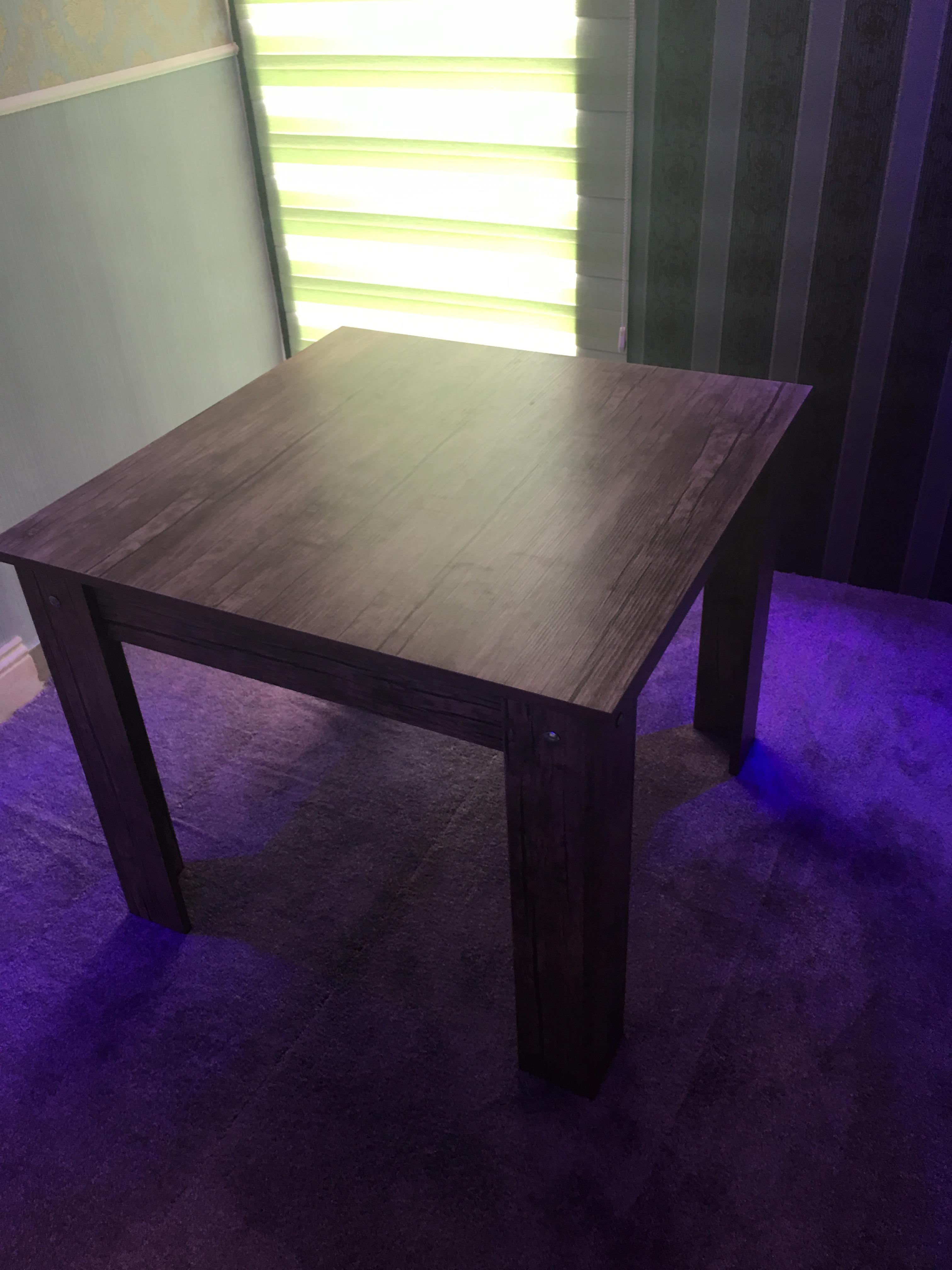 DELUXE LITE DINING TABLE 90x90