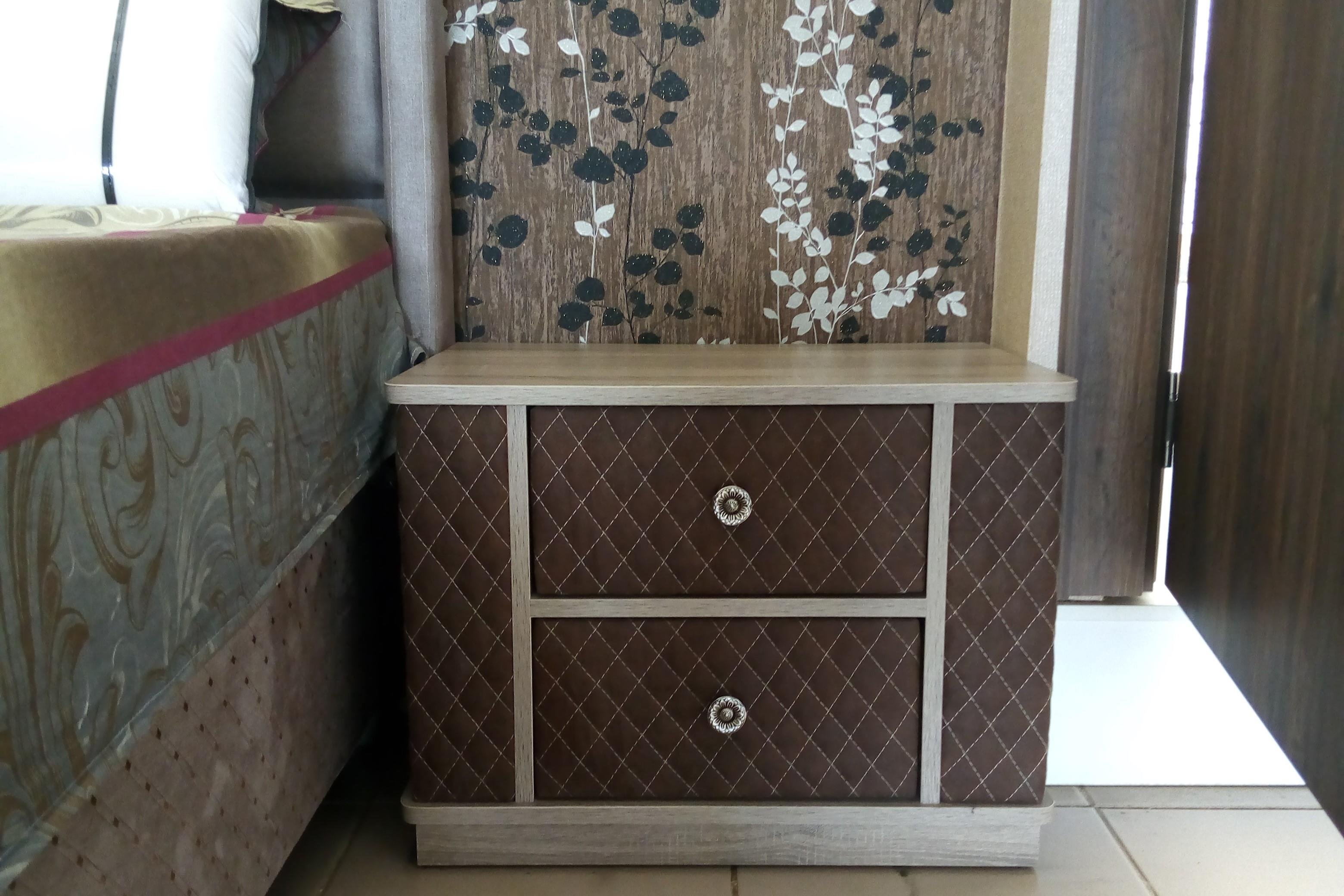 DOGA QUILTED FABRIC NIGHTSTAND