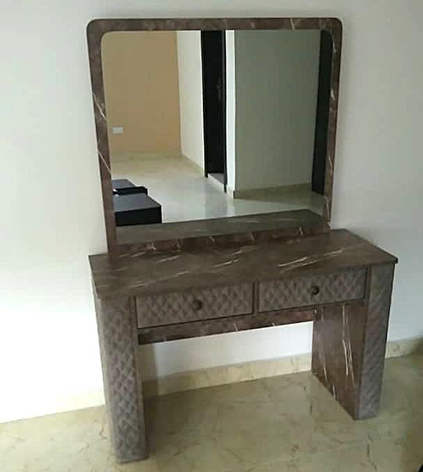 DOGA QUILTED MAKE-UP TABLE