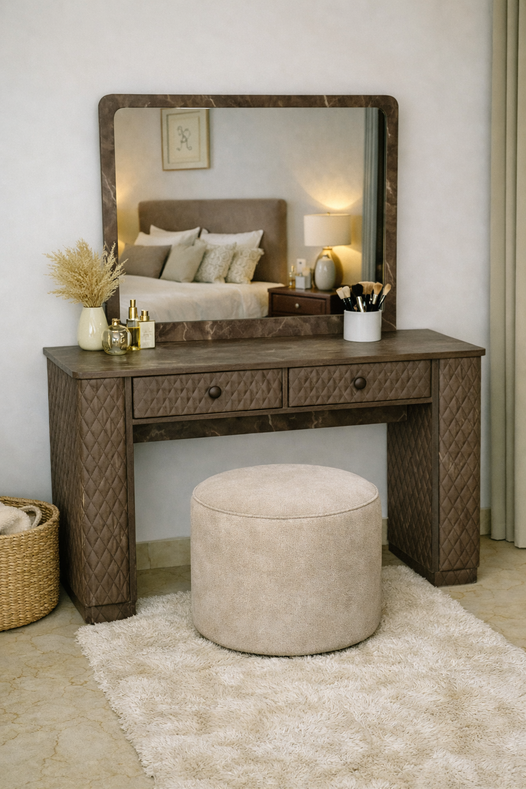 DOGA QUILTED MAKE-UP TABLE