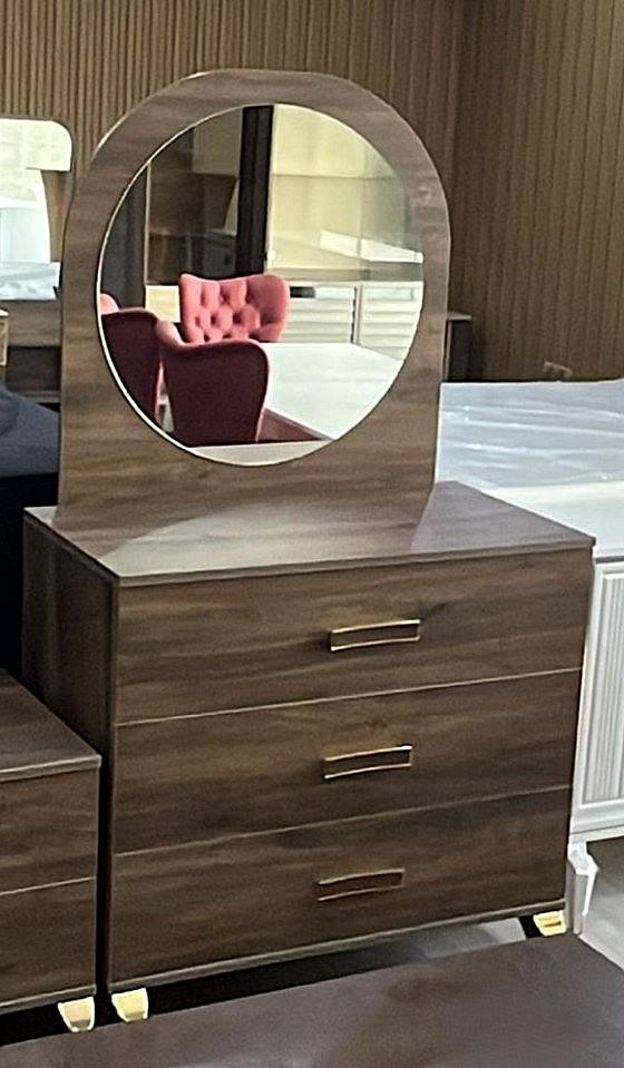 EGYPT MAKE -UP TABLE