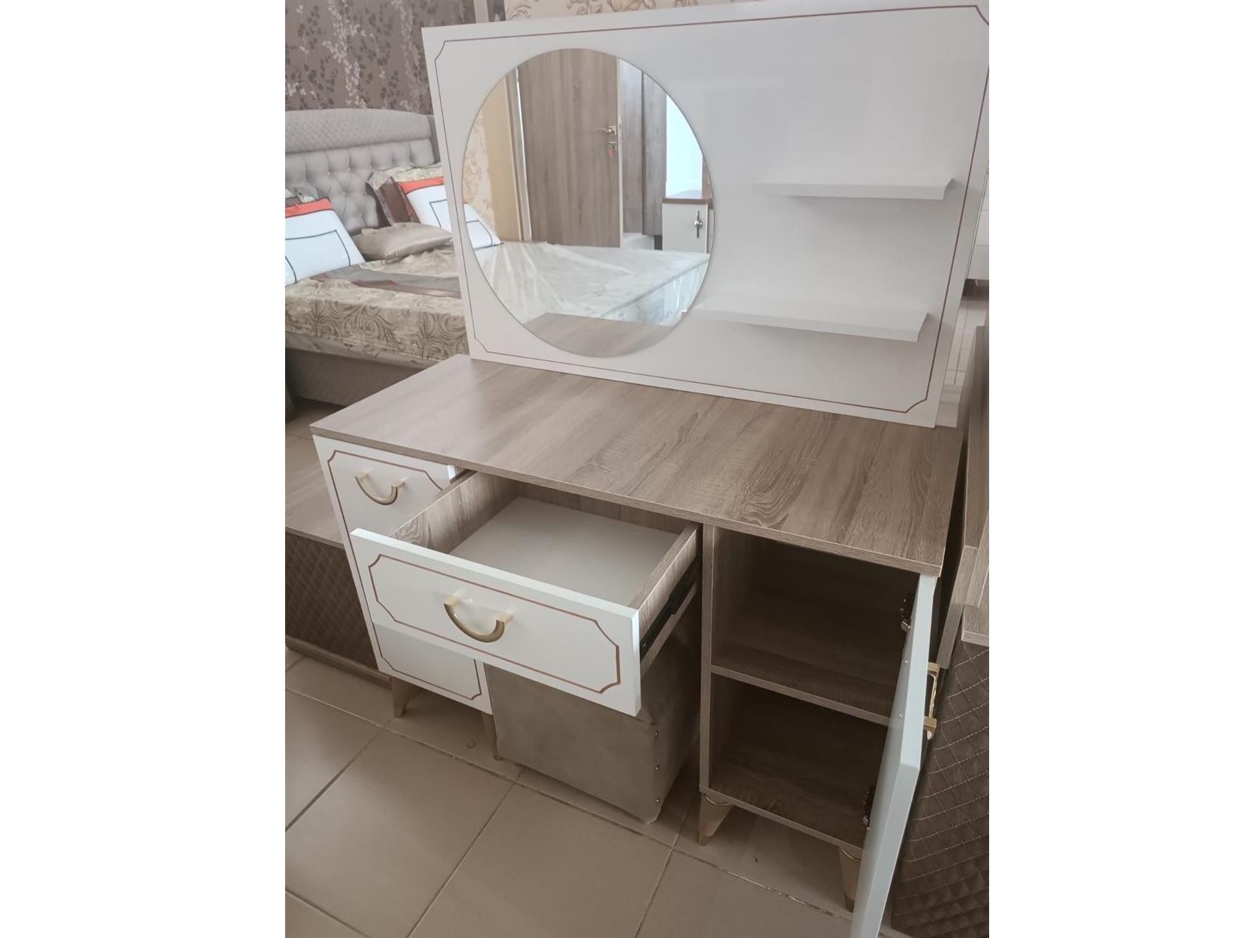 GRACE MAKE-UP TABLE