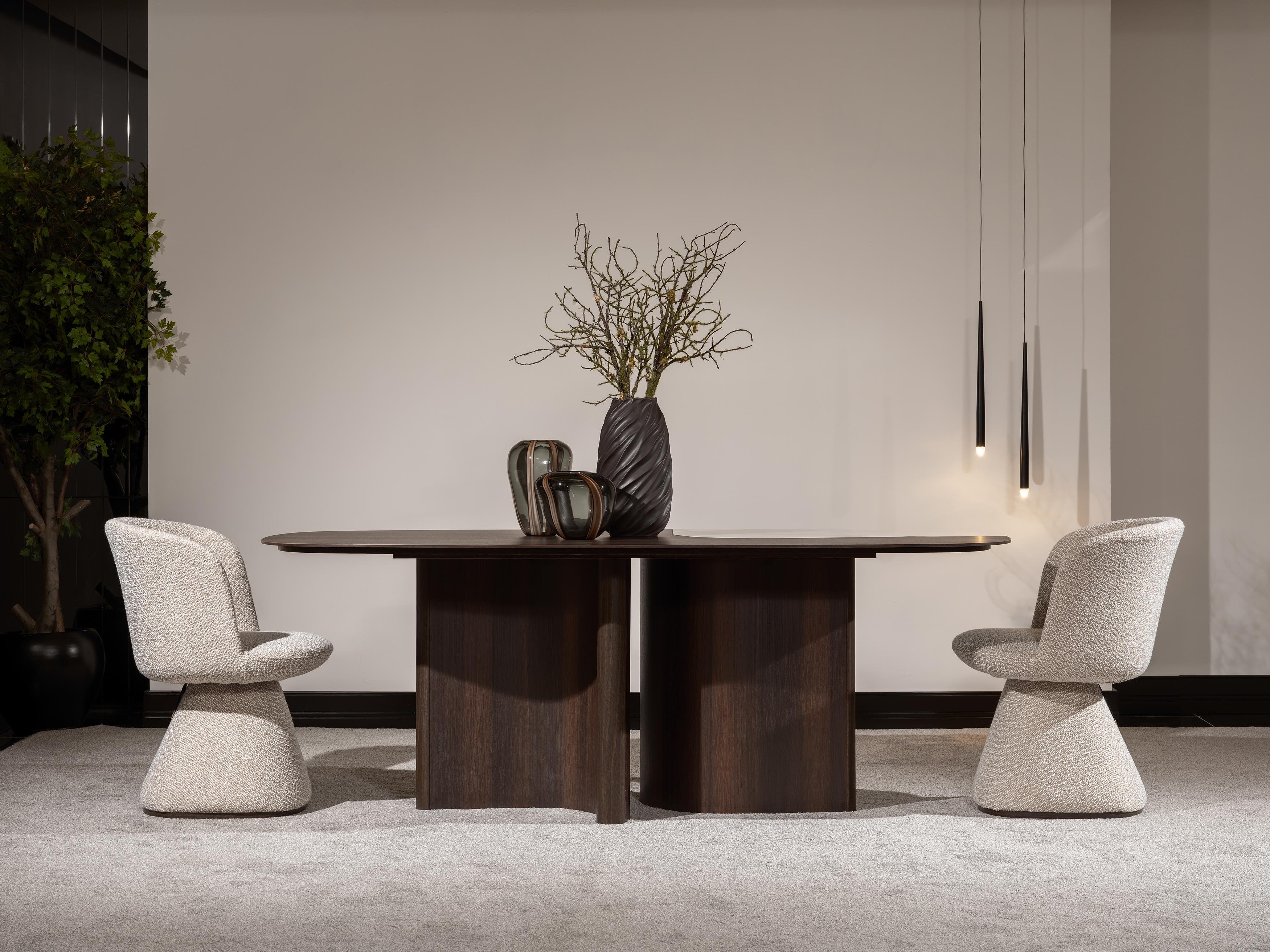 LE MANS DINING TABLE