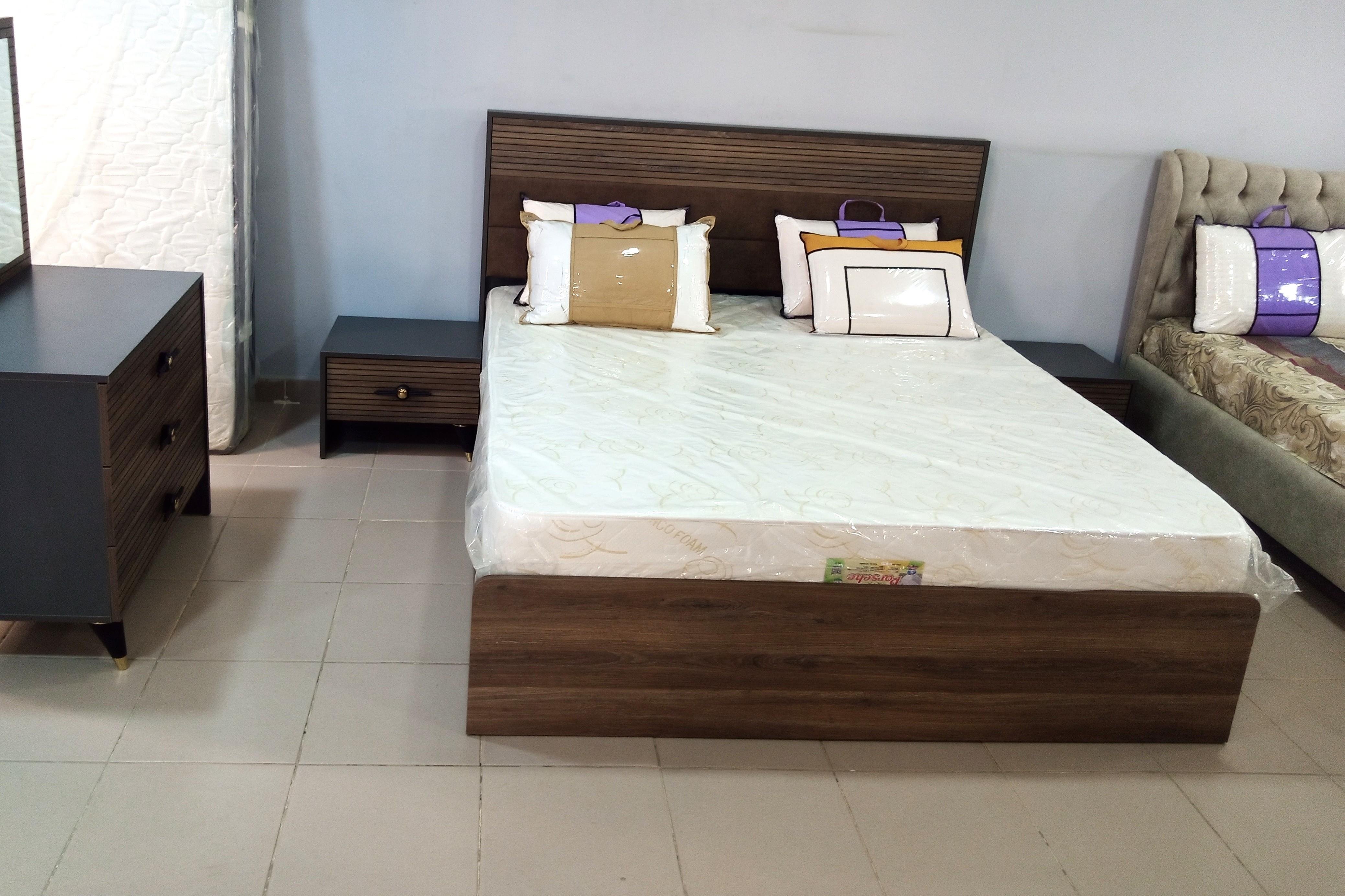 LINEAR DECOR BEDSTEAD