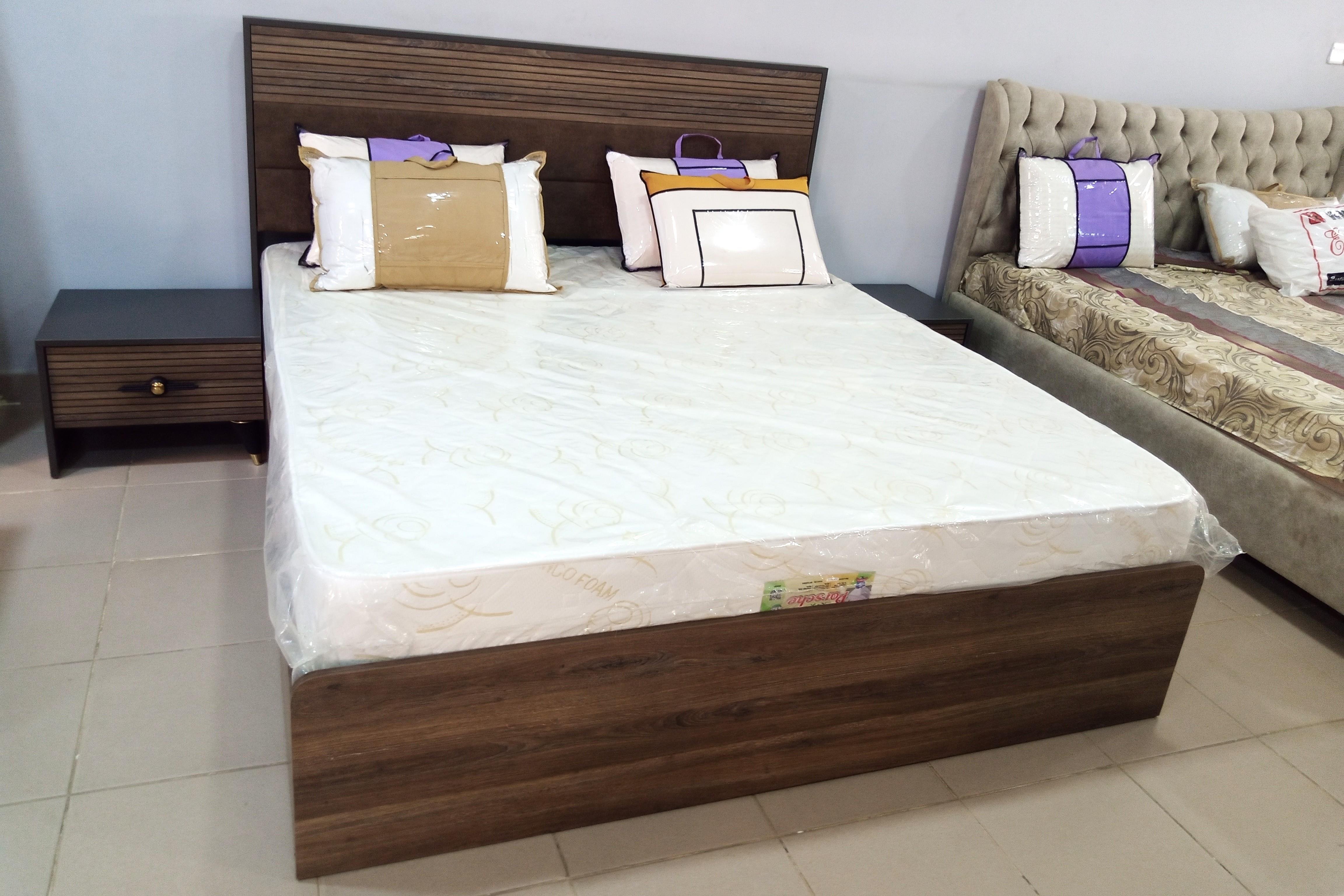 LINEAR DECOR BEDSTEAD