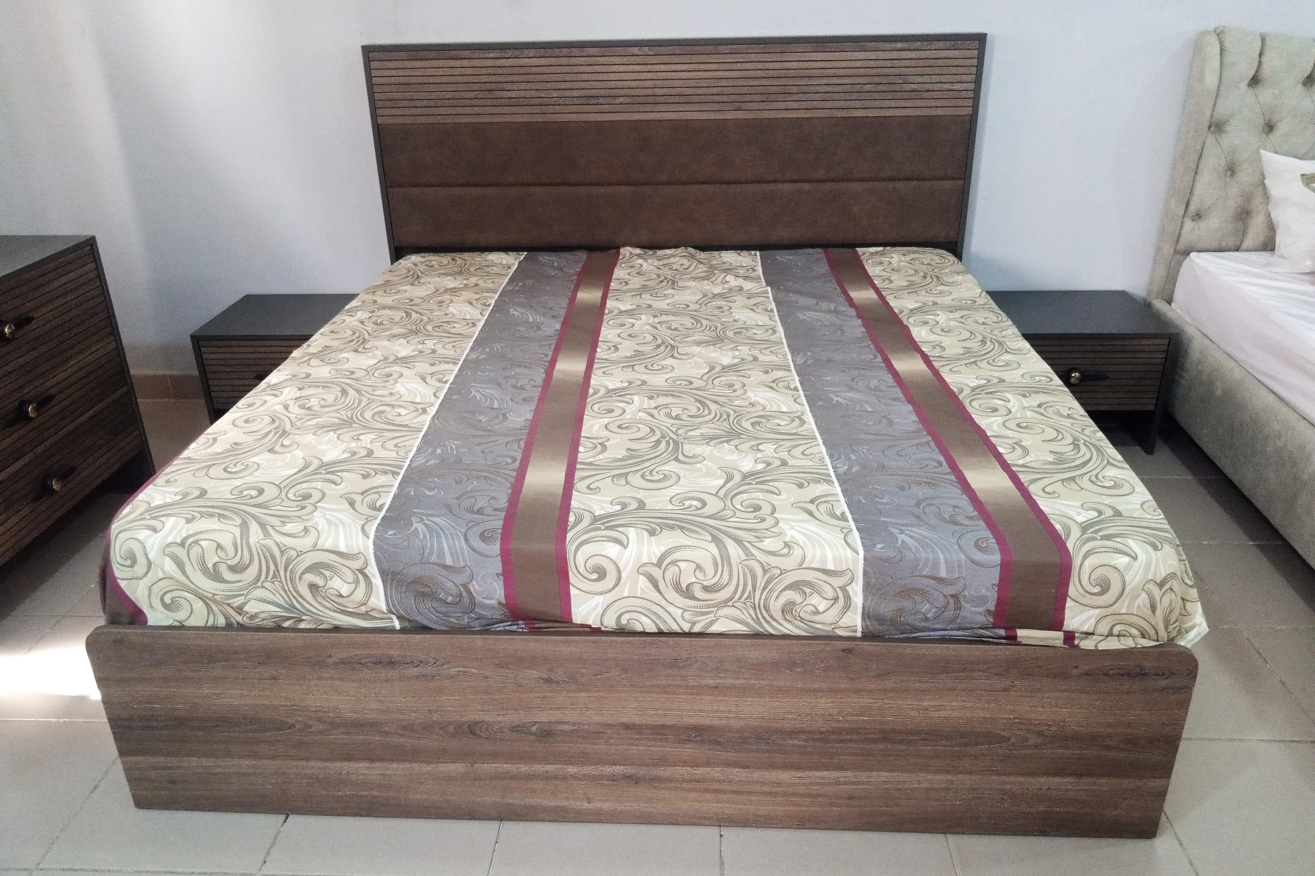 LINEAR DECOR BEDSTEAD