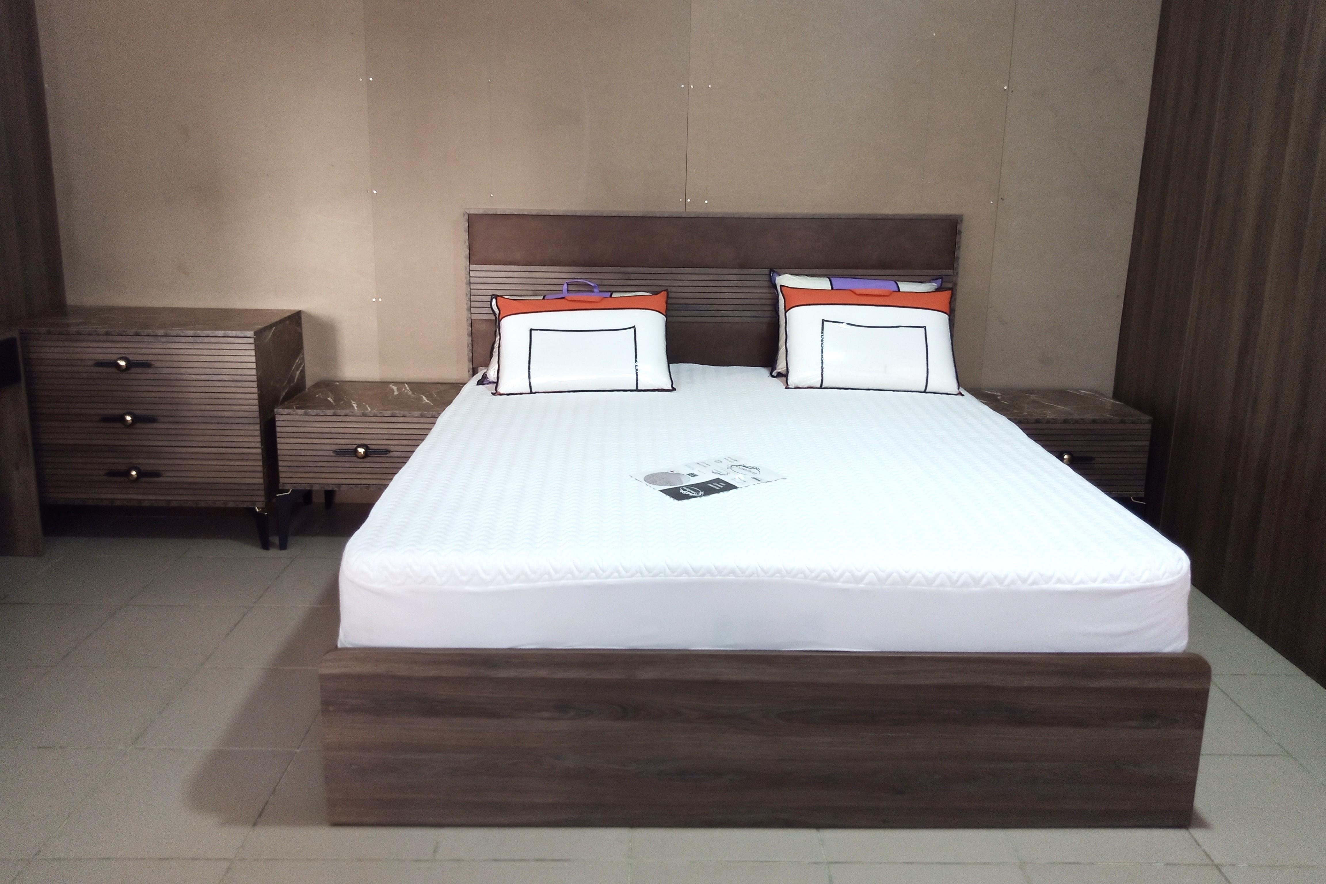 LINEAR DECOR BEDSTEAD