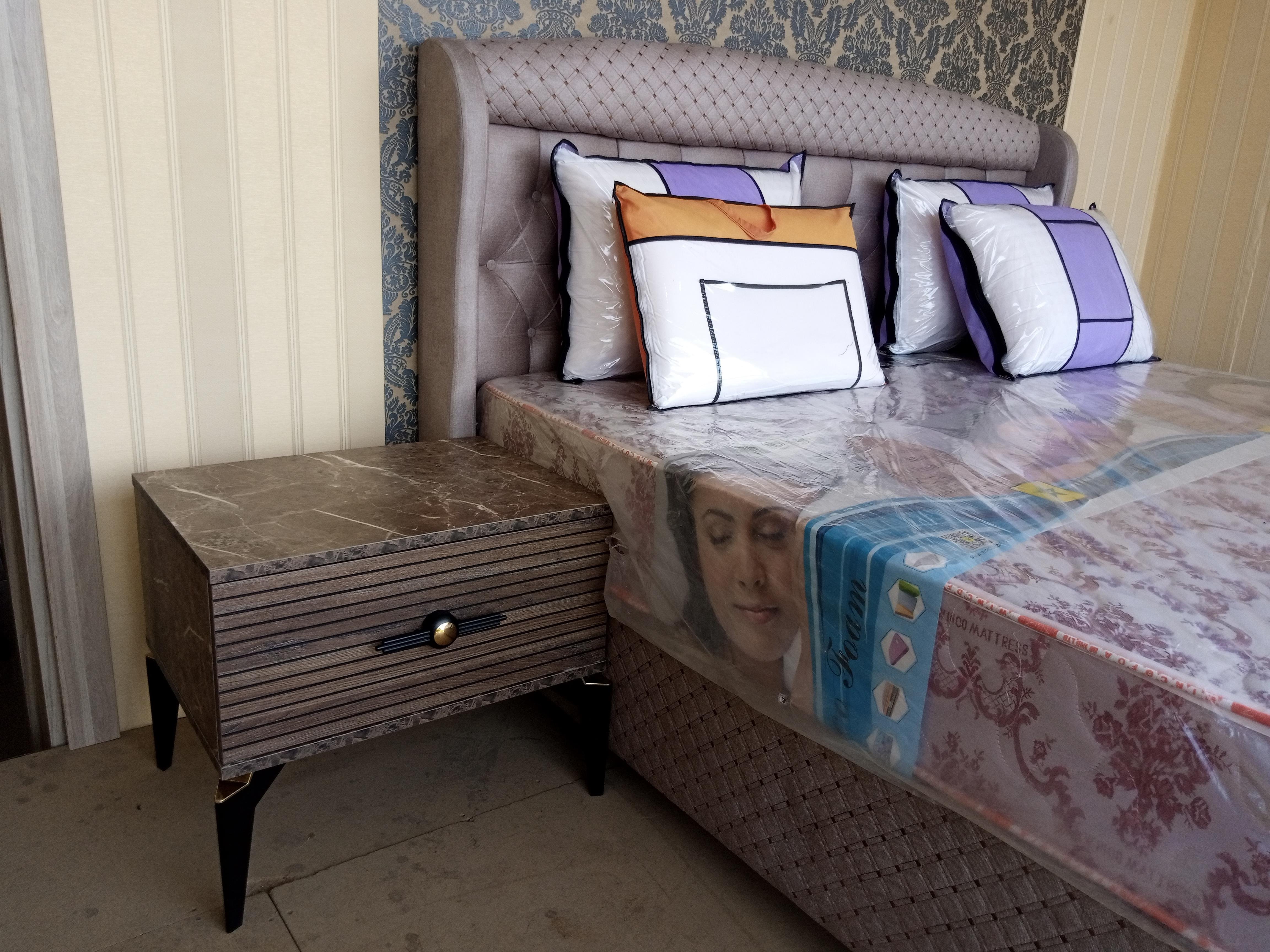 LINEAR DECOR NIGHTSTAND