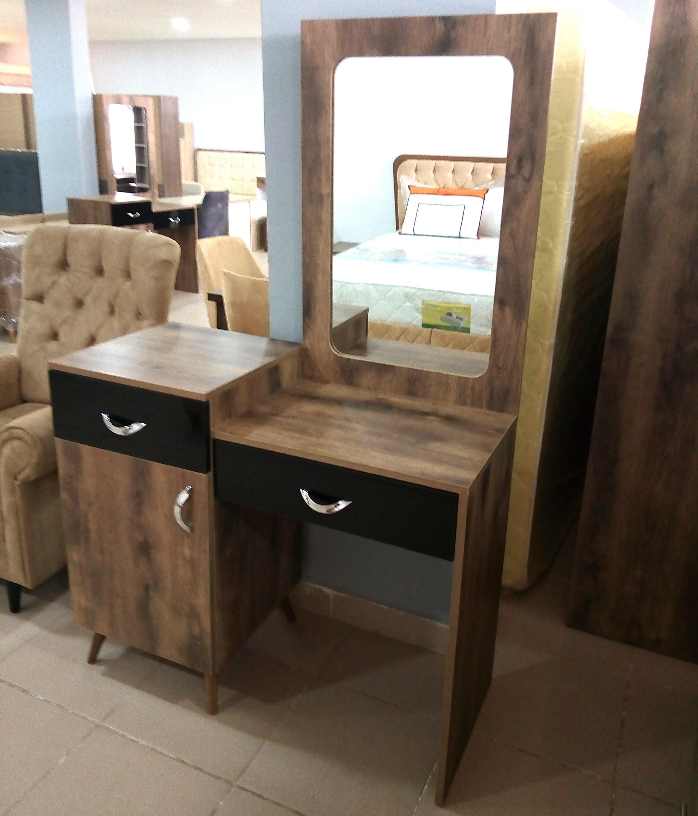 LISBON MAKE-UP TABLE