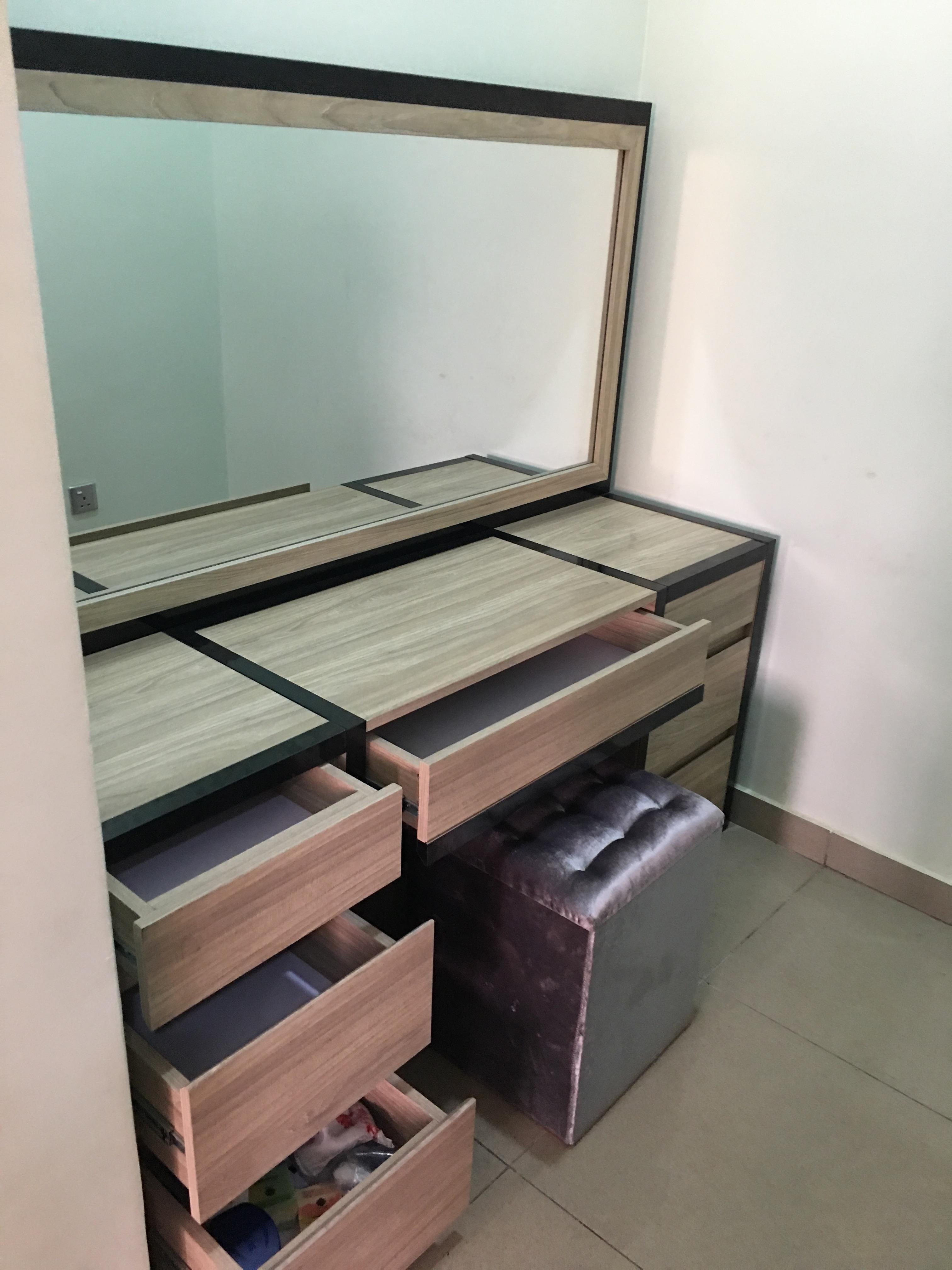 MAGIC 150 MAKE-UP TABLE