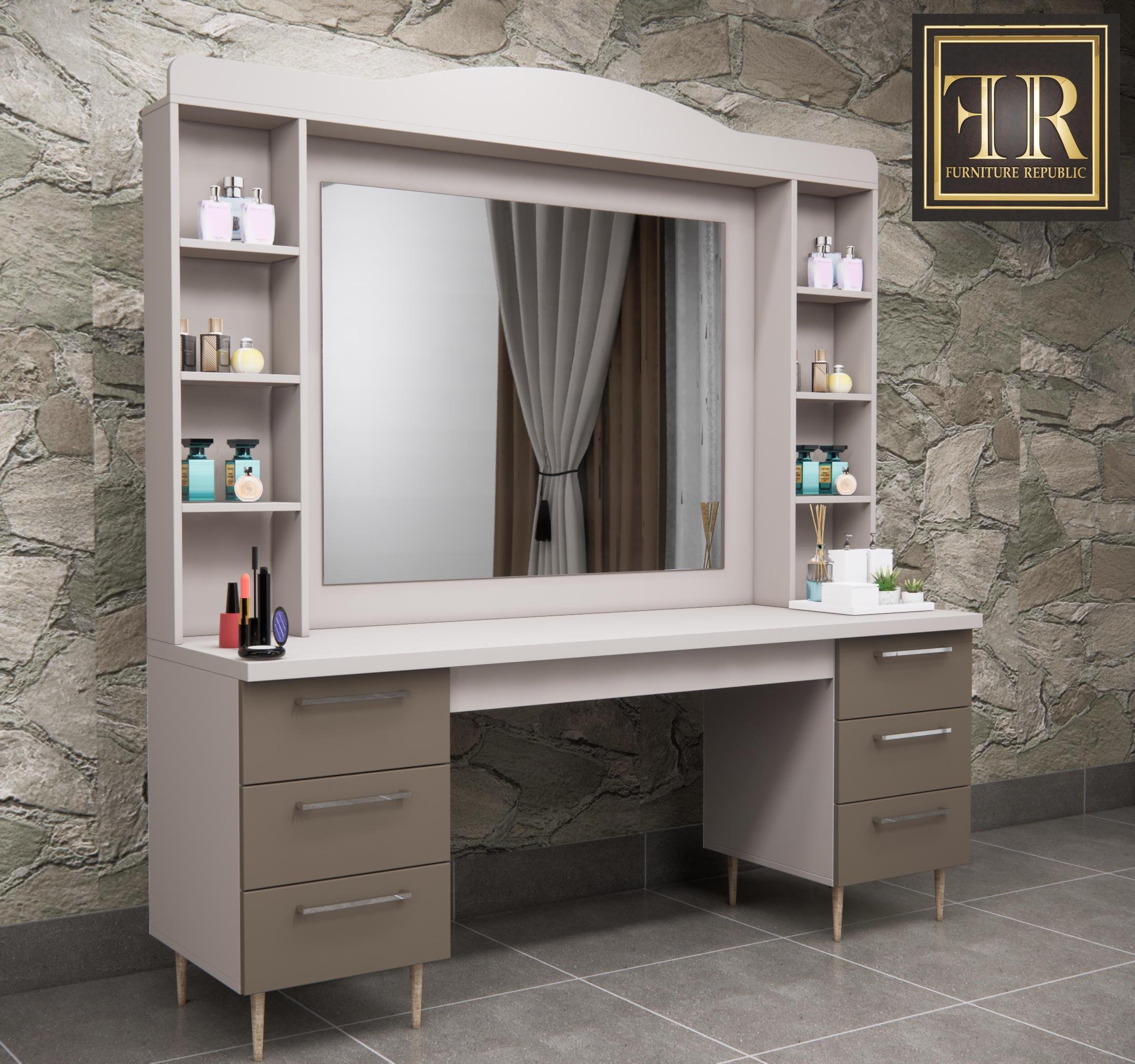 MARY 195 MAKE-UP TABLE