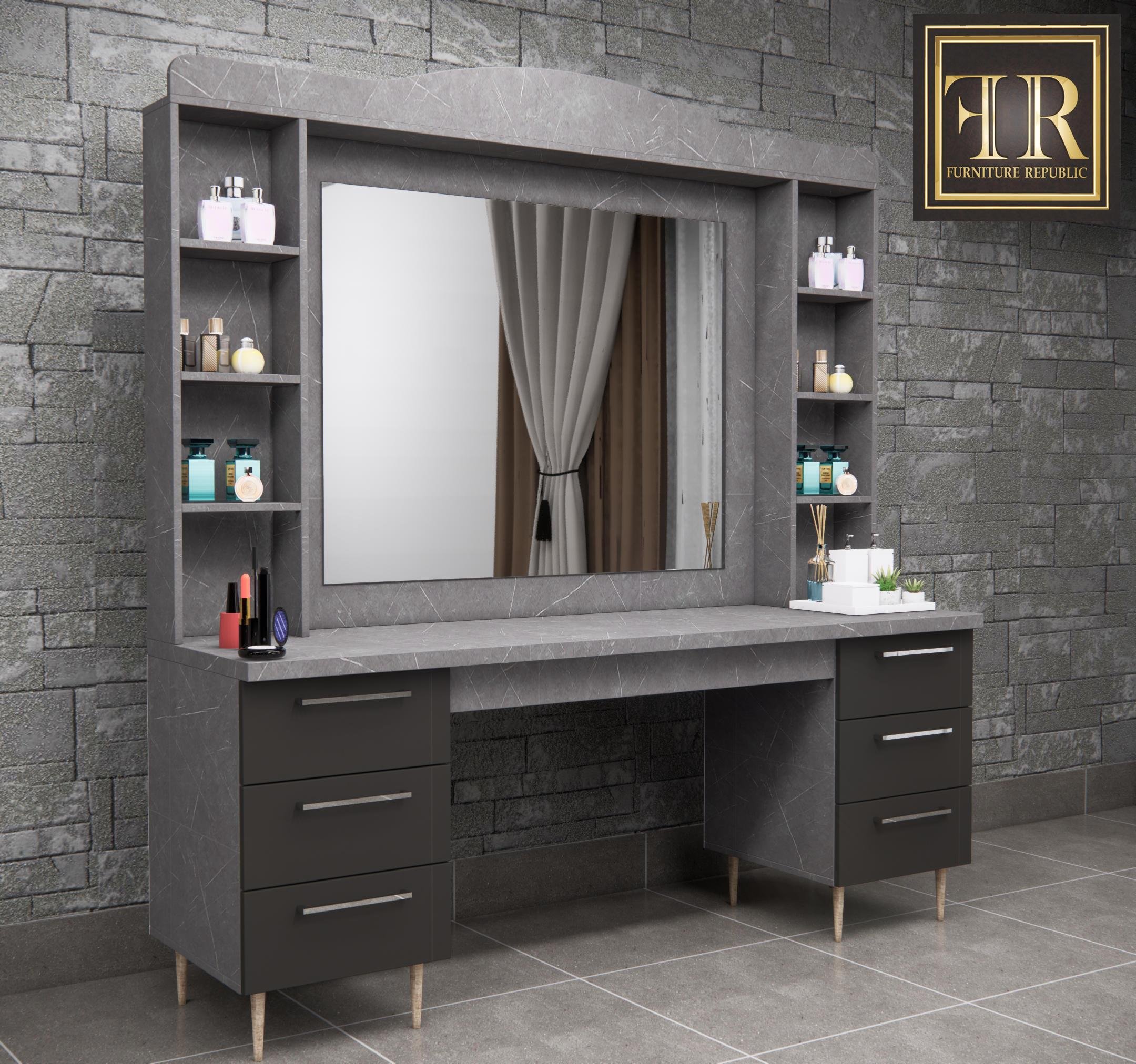 MARY 195 MAKE-UP TABLE