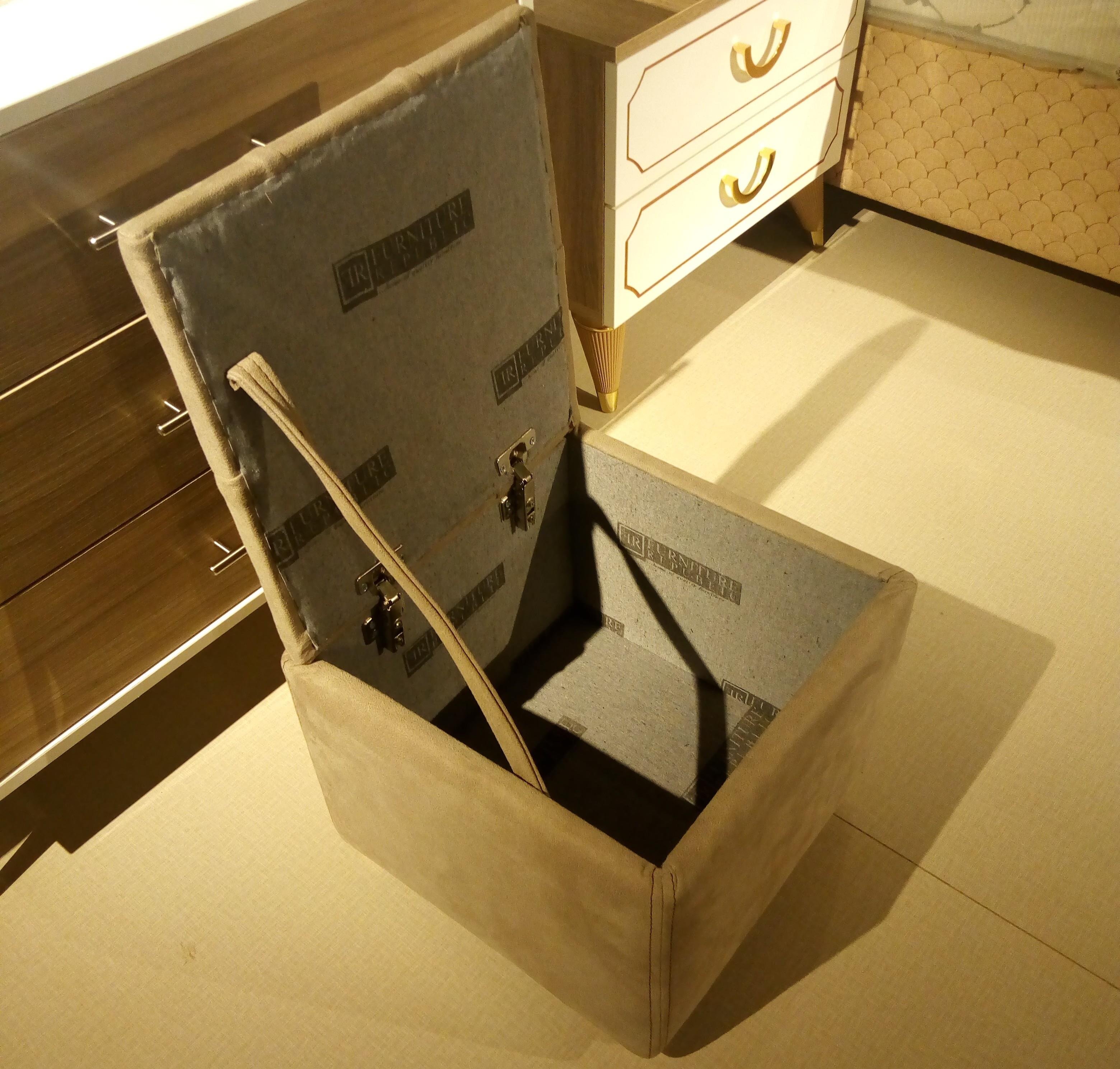 OTTOMON STORAGE POUF