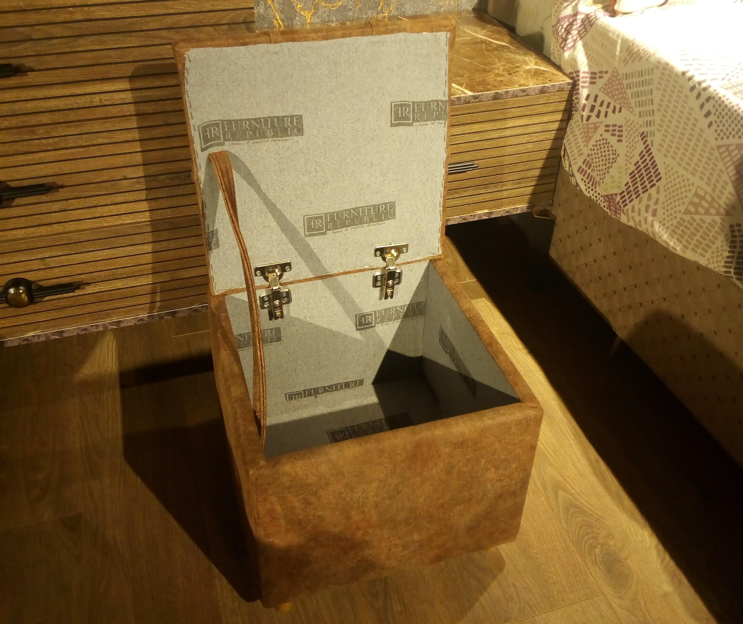 OTTOMON STORAGE POUF