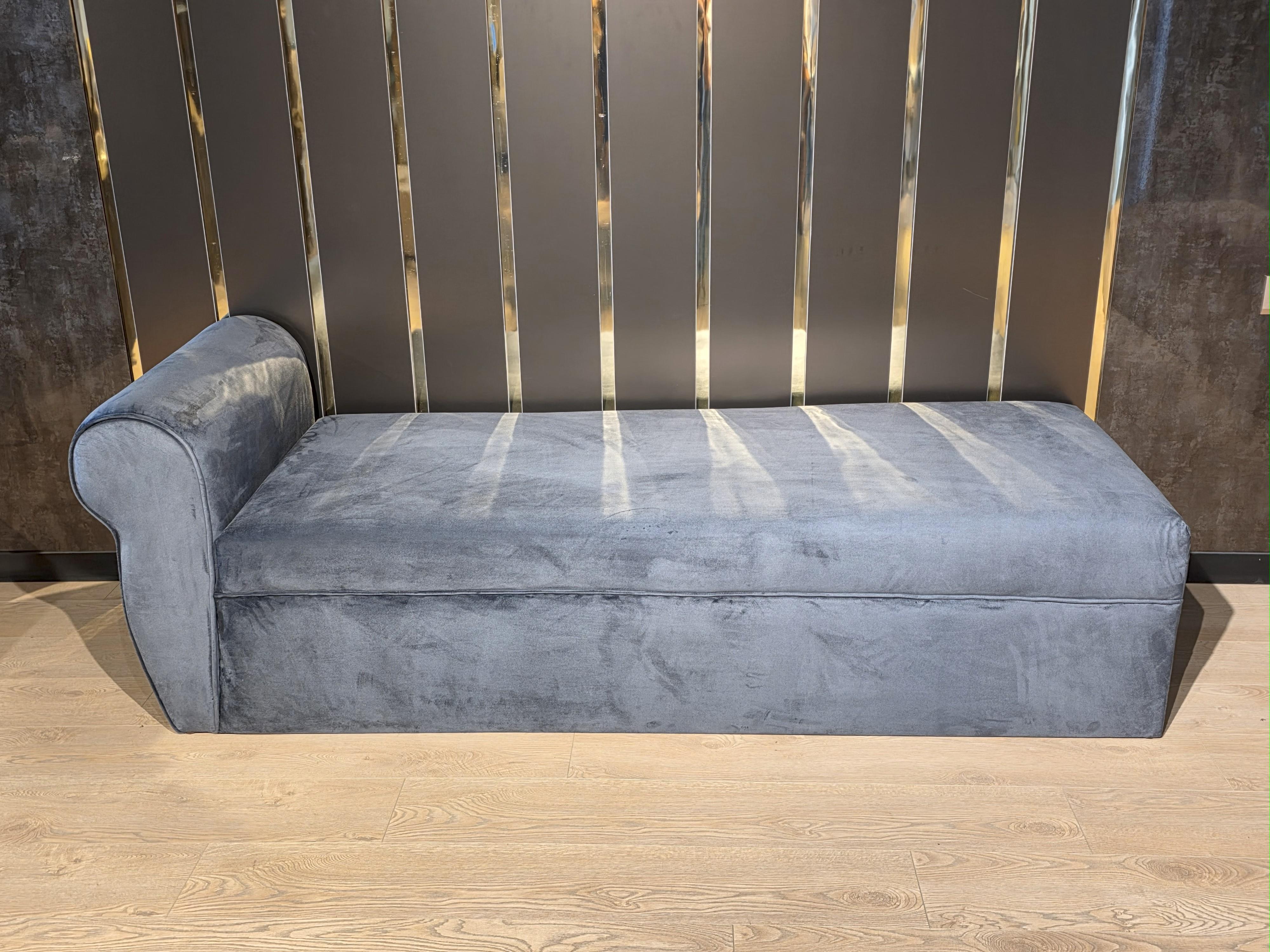 QUEEN TV SOFA - BABY FACE