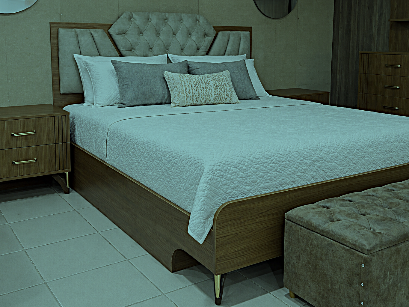 ROYAL BEDSTEAD