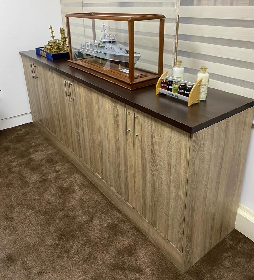 SPACE-X DINING CONSOLE