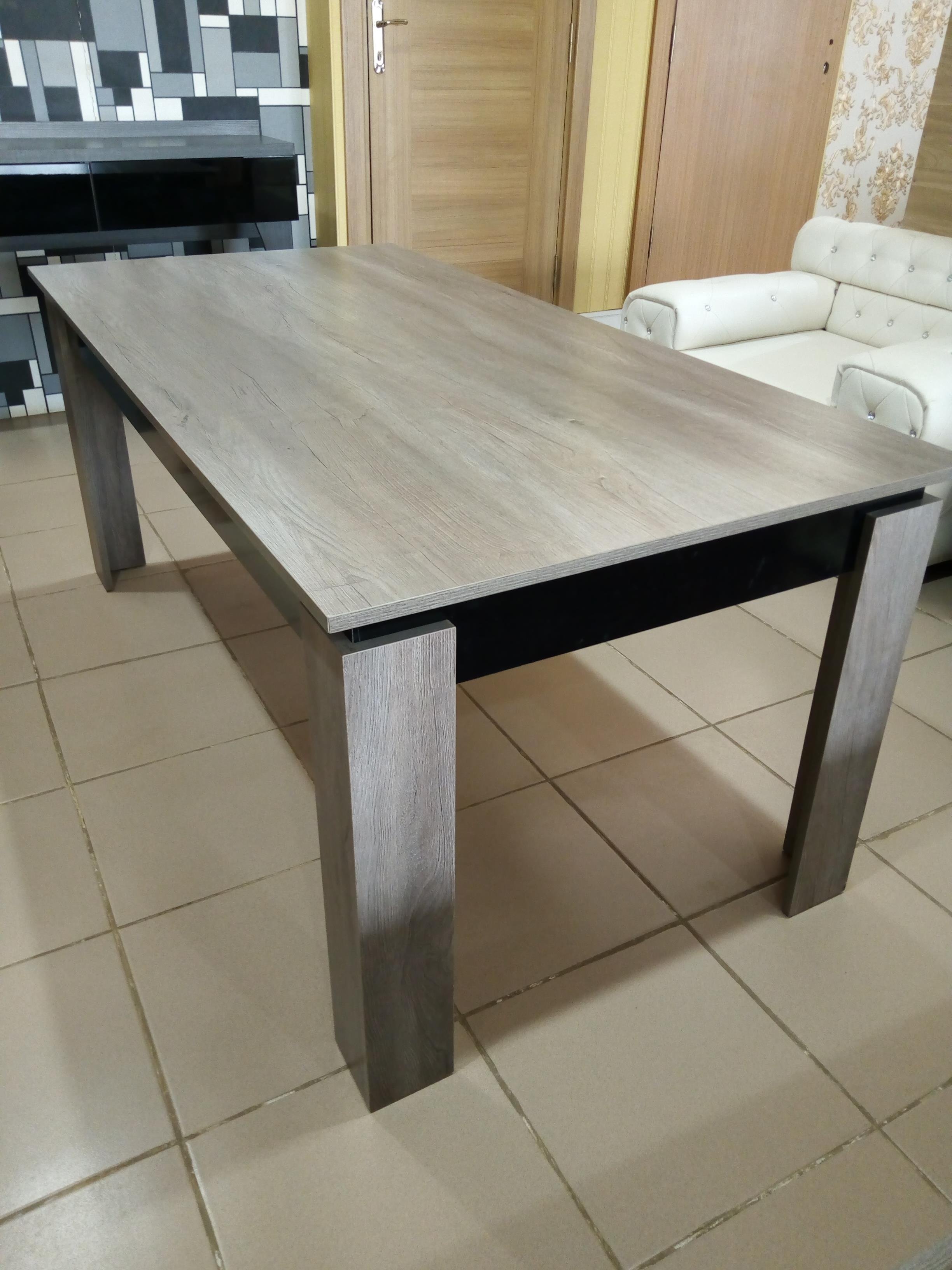 SPACE-X DINING TABLE