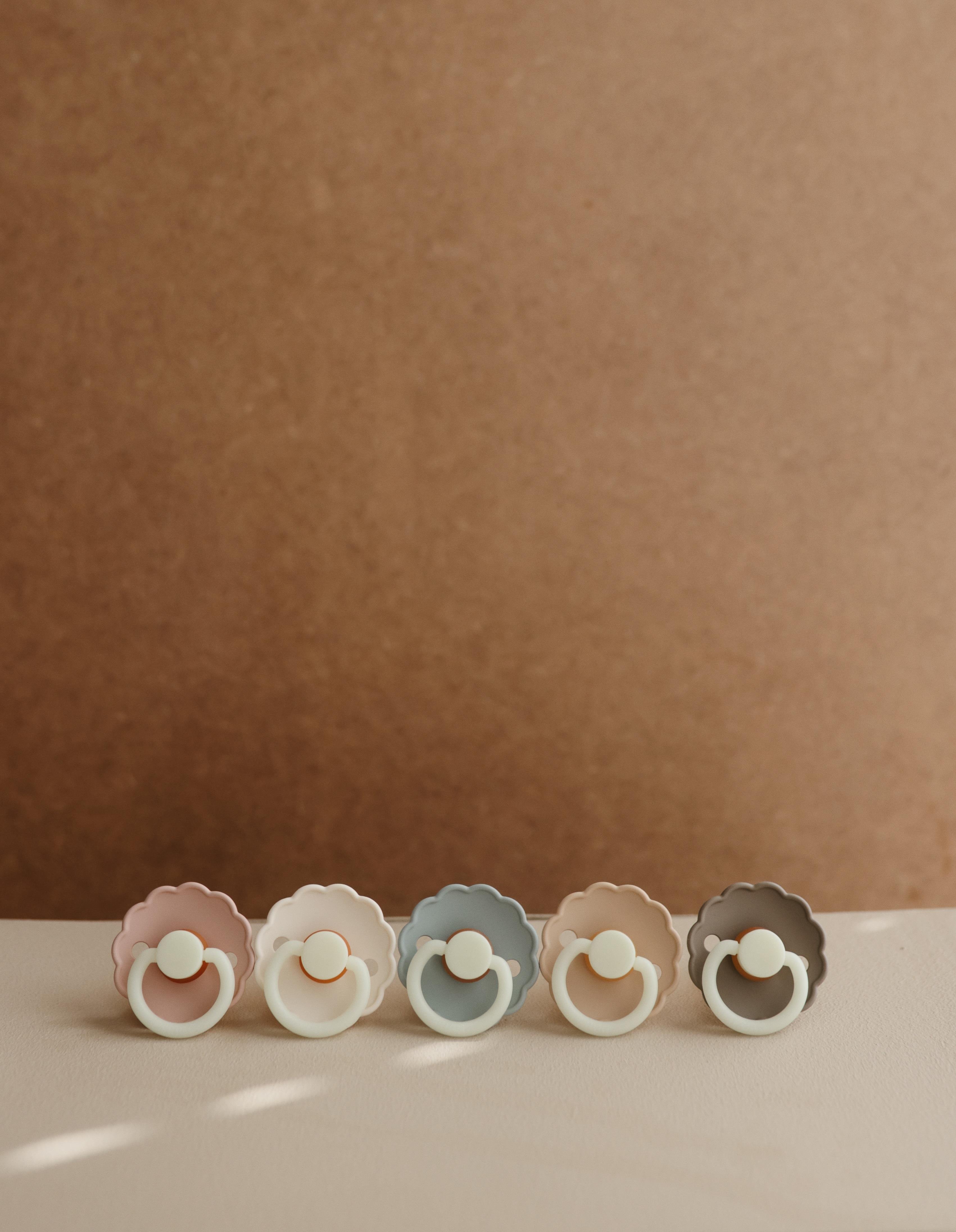 FRIGG Daisy Silikon Emzik - Karanlıkta Parlayan - Croissant Night 0-6 Ay