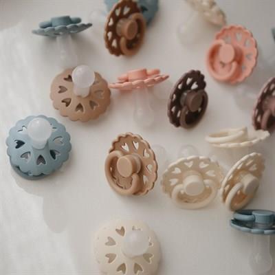 FRIGG Fairytale Silikon Emzik - White Lilac (The Snow Queen)