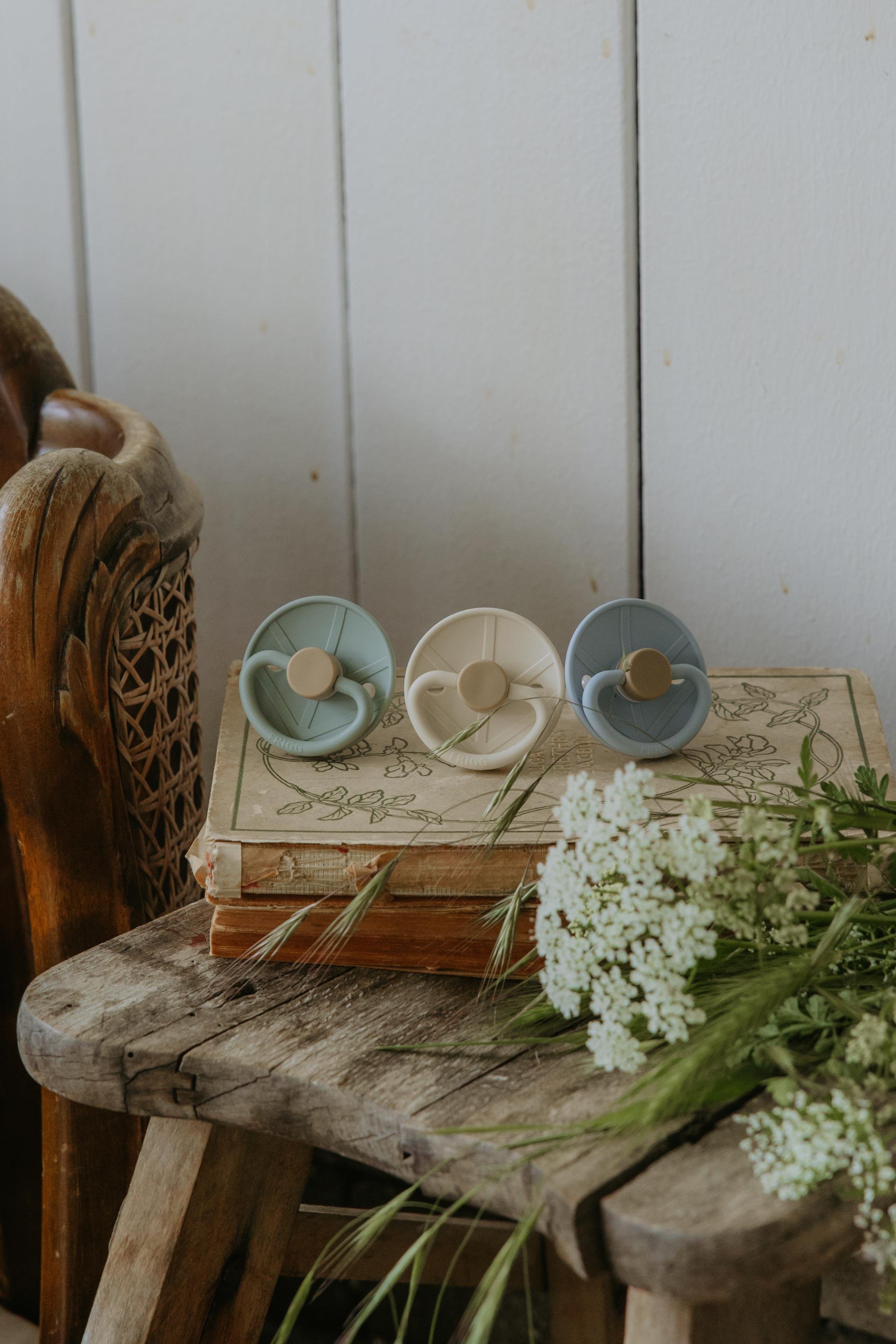 FRIGG Little Viking Kauçuk Emzik - Knud Powder Blue