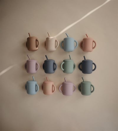 Mushie Pipetli Silikon Alıştırma Bardağı - Blush