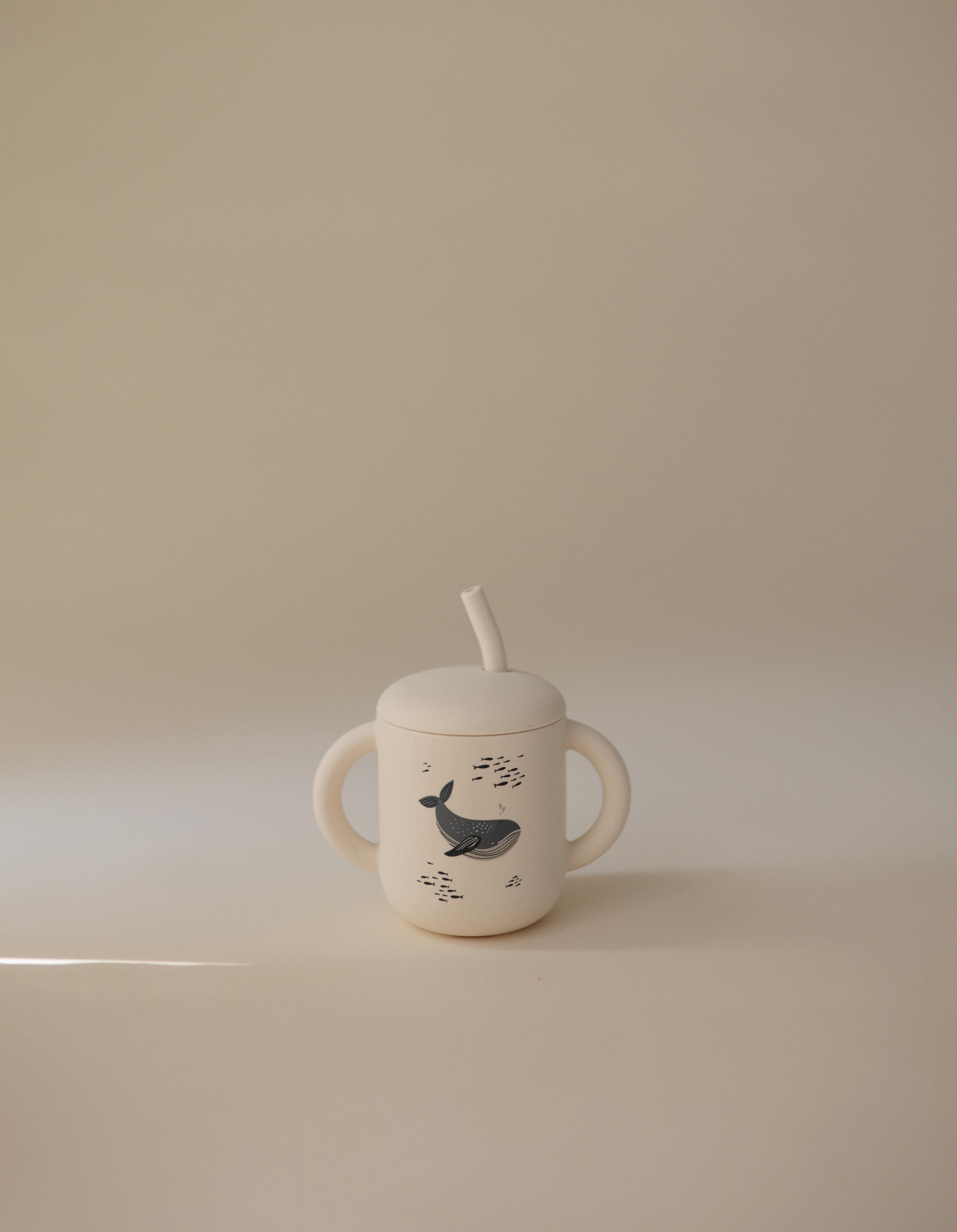 Mushie Pipetli Silikon Alıştırma Bardağı - Whales