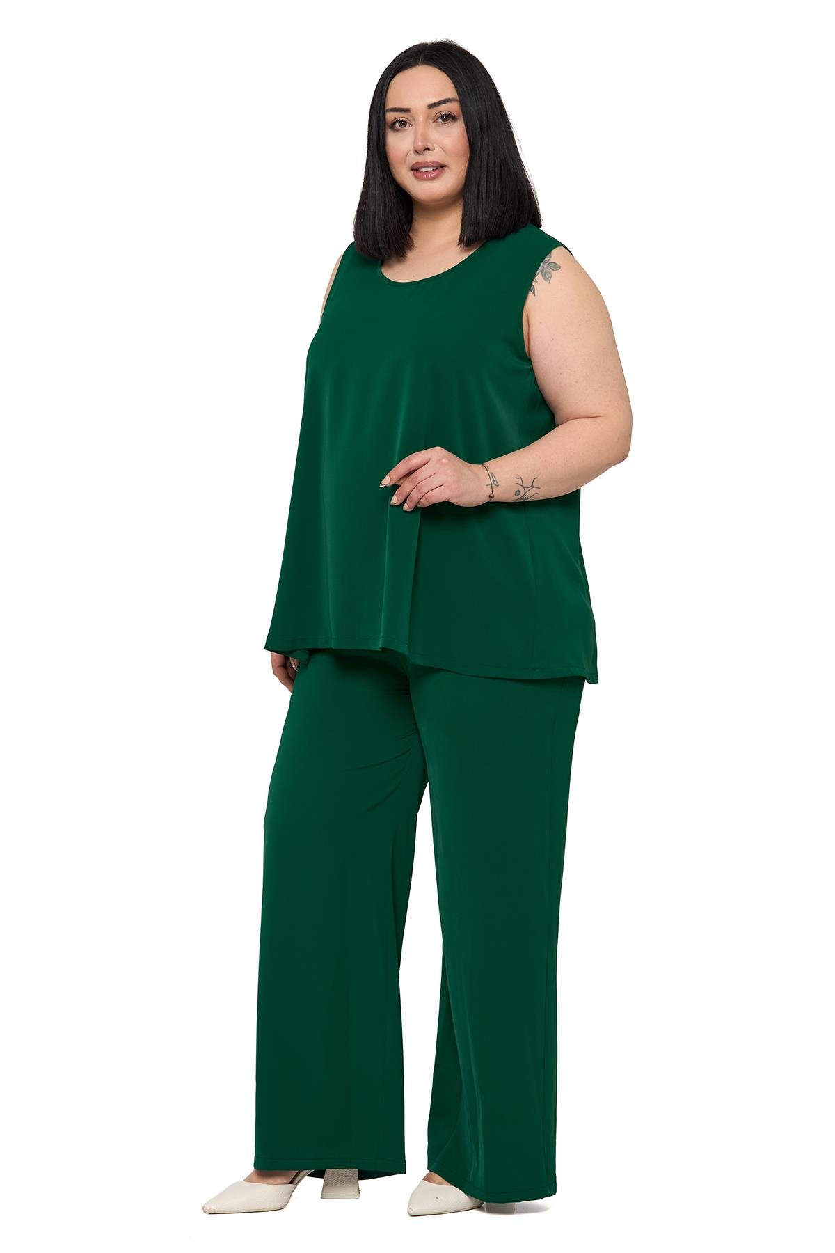 Bluz | Pantolon TakımlarDisentis Modest Büyük Beden Kolsuz Bluz Bol Paça Pantolon Zümrüt Yeşili İkili TakımDISENTIS MODESTBüyük Beden Kolsuz Bluz Bol Paça Pantolon Zümrüt Yeşili İkili Takım