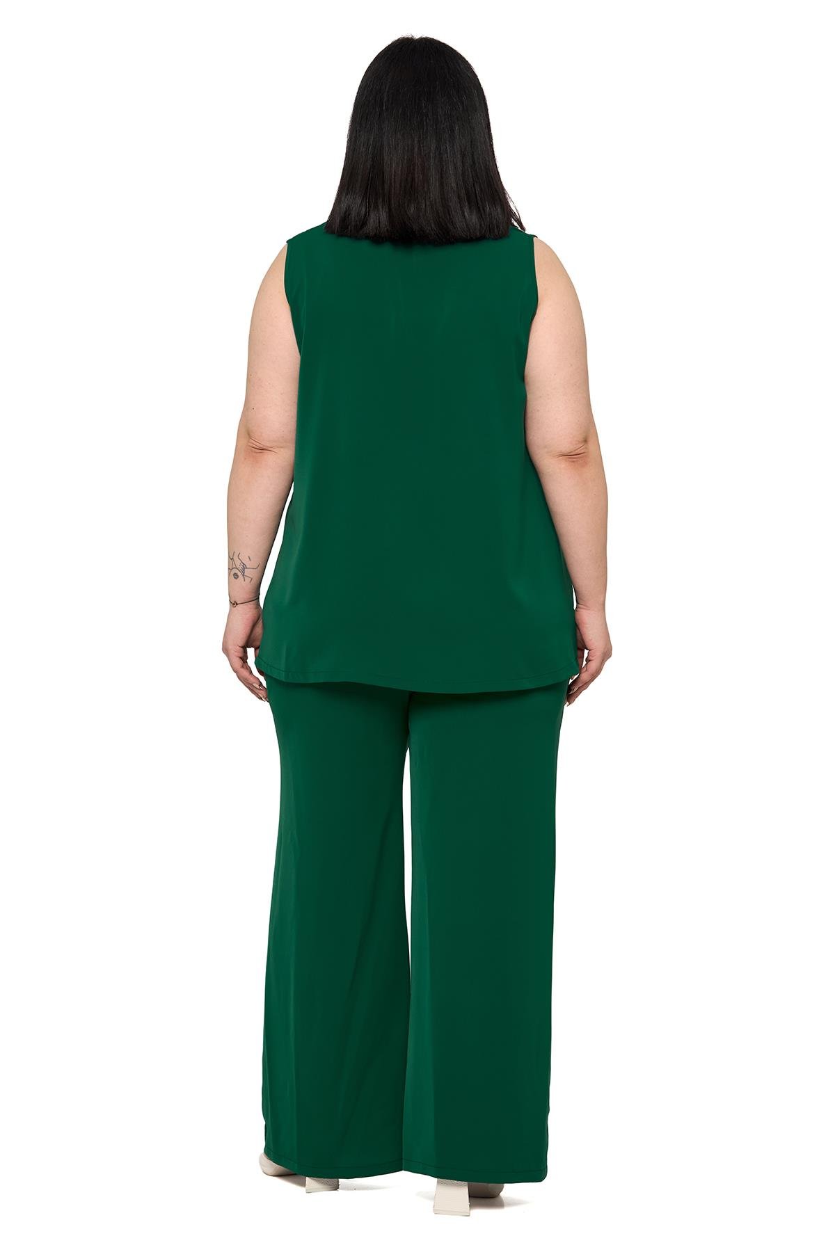 Bluz | Pantolon TakımlarDisentis Modest Büyük Beden Kolsuz Bluz Bol Paça Pantolon Zümrüt Yeşili İkili TakımDISENTIS MODESTBüyük Beden Kolsuz Bluz Bol Paça Pantolon Zümrüt Yeşili İkili Takım