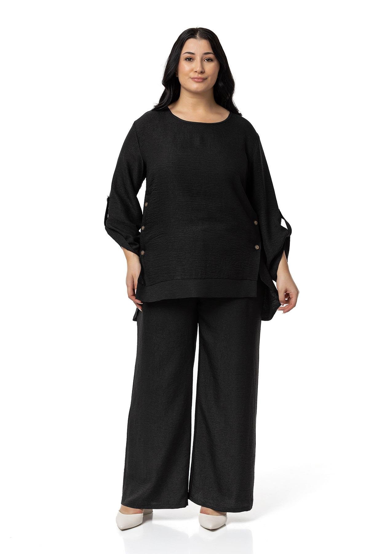 Bluz | Pantolon TakımlarDisentis Modest Büyük Beden Yanları Düğme Detaylı Bluz Pantolon Siyah İkili TakımDISENTIS MODESTBüyük Beden Yanları Düğme Detaylı Bluz Pantolon Siyah İkili Takım