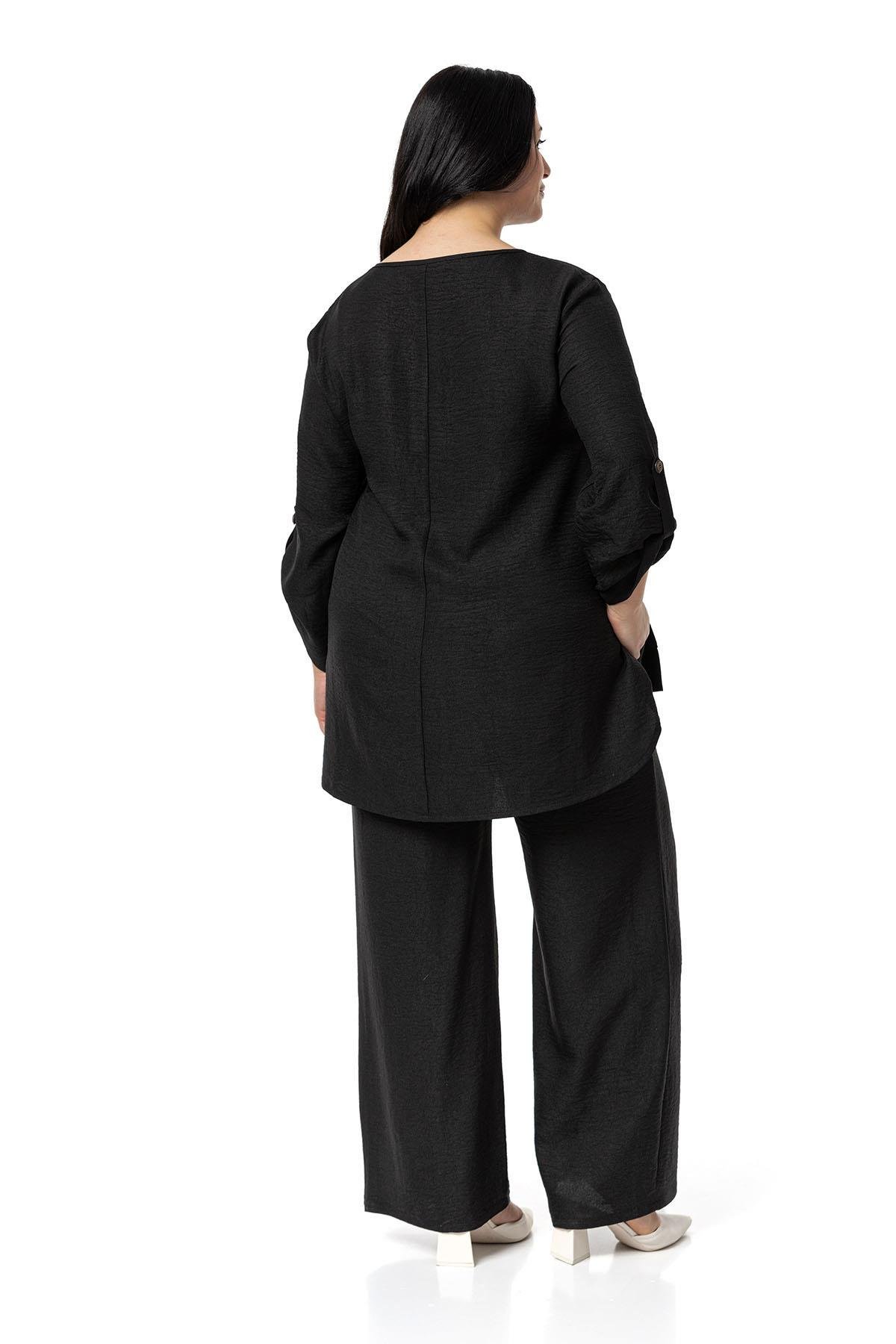 Bluz | Pantolon TakımlarDisentis Modest Büyük Beden Yanları Düğme Detaylı Bluz Pantolon Siyah İkili TakımDISENTIS MODESTBüyük Beden Yanları Düğme Detaylı Bluz Pantolon Siyah İkili Takım