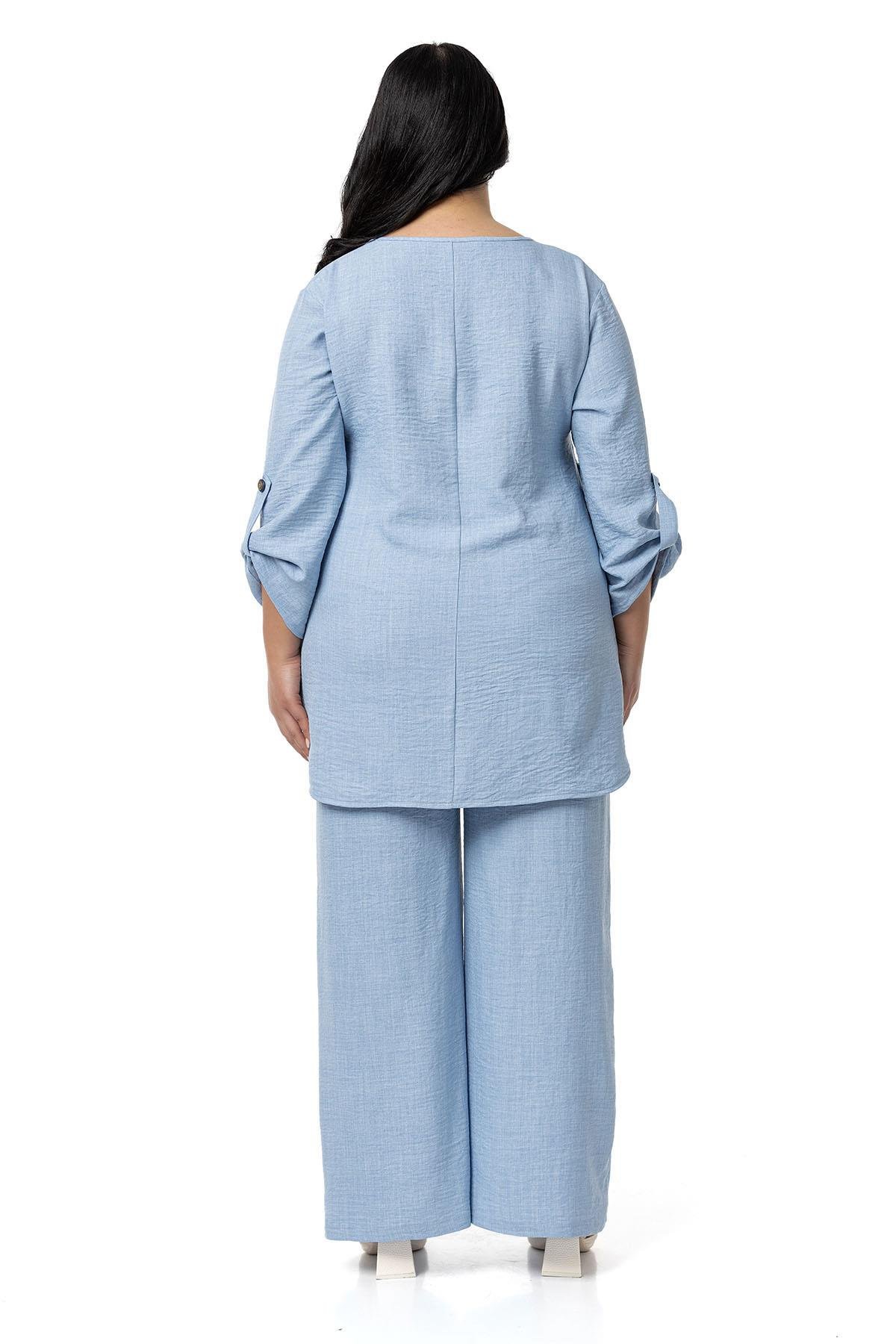 Bluz | Pantolon TakımlarDisentis Modest Büyük Beden Yanları Düğme Detaylı Bluz Pantolon Mavi İkili TakımDISENTIS MODESTBüyük Beden Yanları Düğme Detaylı Bluz Pantolon Mavi İkili Takım