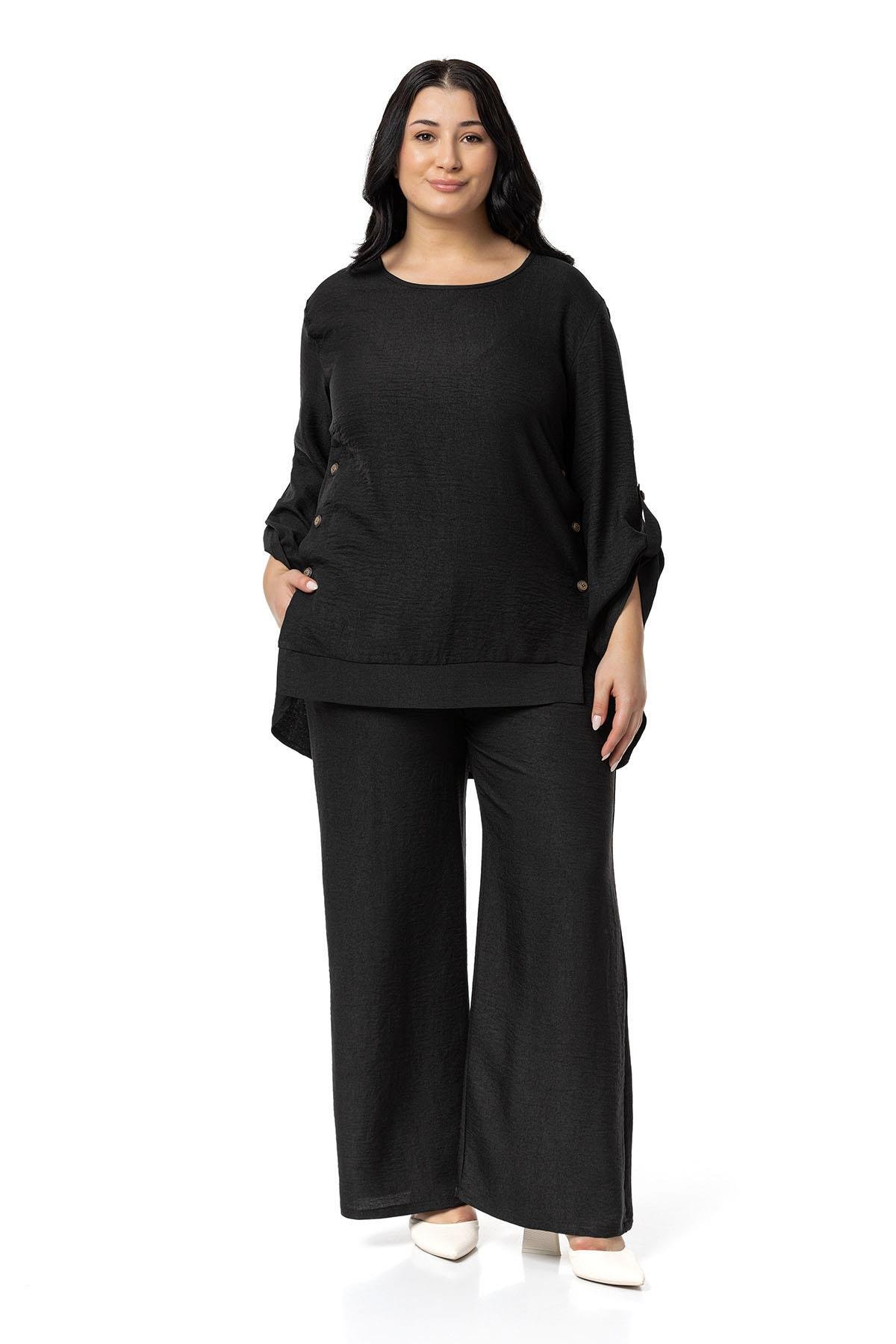 Bluz | Pantolon TakımlarDisentis Modest Büyük Beden Yanları Düğme Detaylı Bluz Pantolon Siyah İkili TakımDISENTIS MODESTBüyük Beden Yanları Düğme Detaylı Bluz Pantolon Siyah İkili Takım