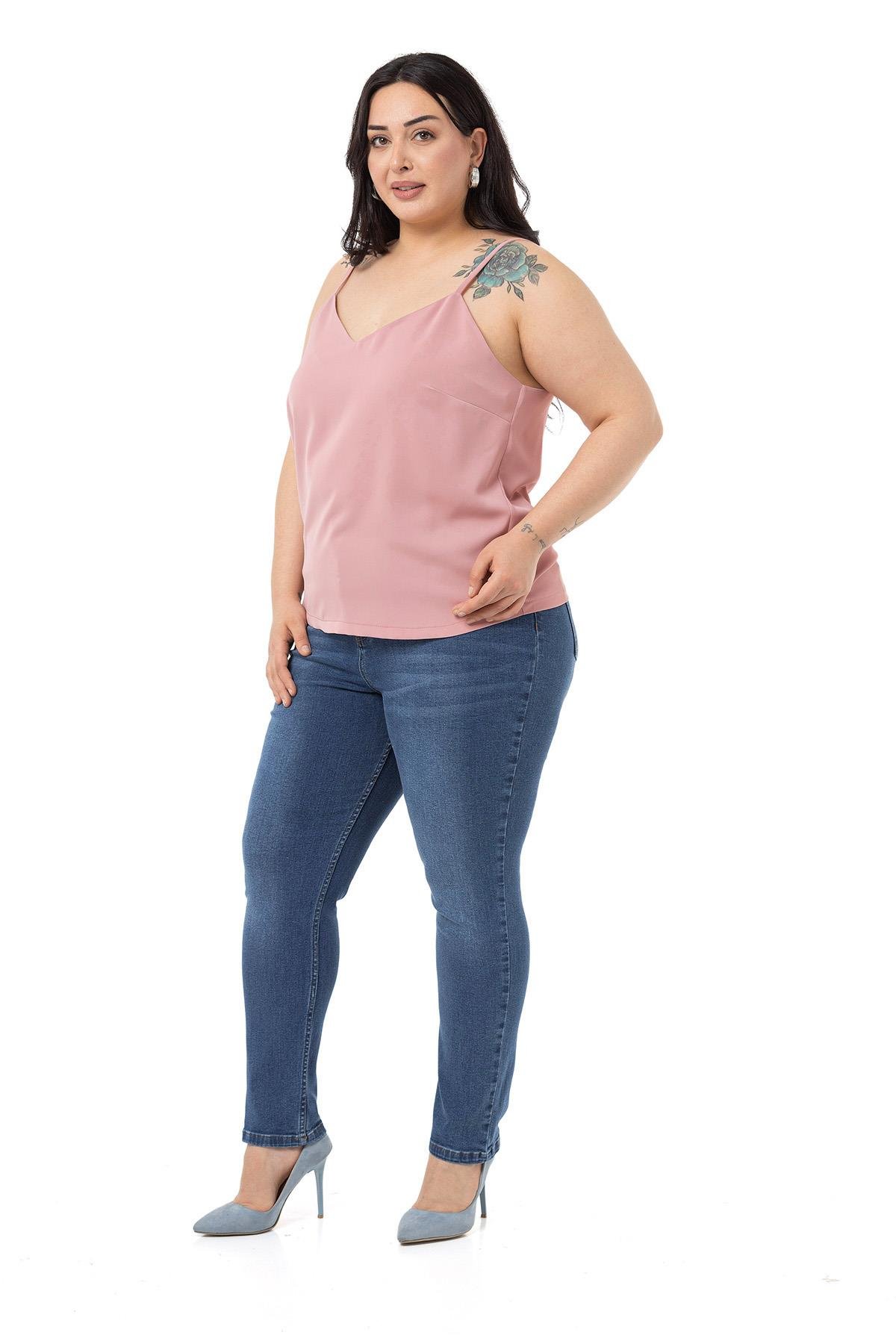 BluzDisentis Modest Büyük Beden Ayarlanabilir İnce Askılı V Yaka Pembe BluzDISENTIS MODESTBüyük Beden Ayarlanabilir İnce Askılı V Yaka Pembe Bluz