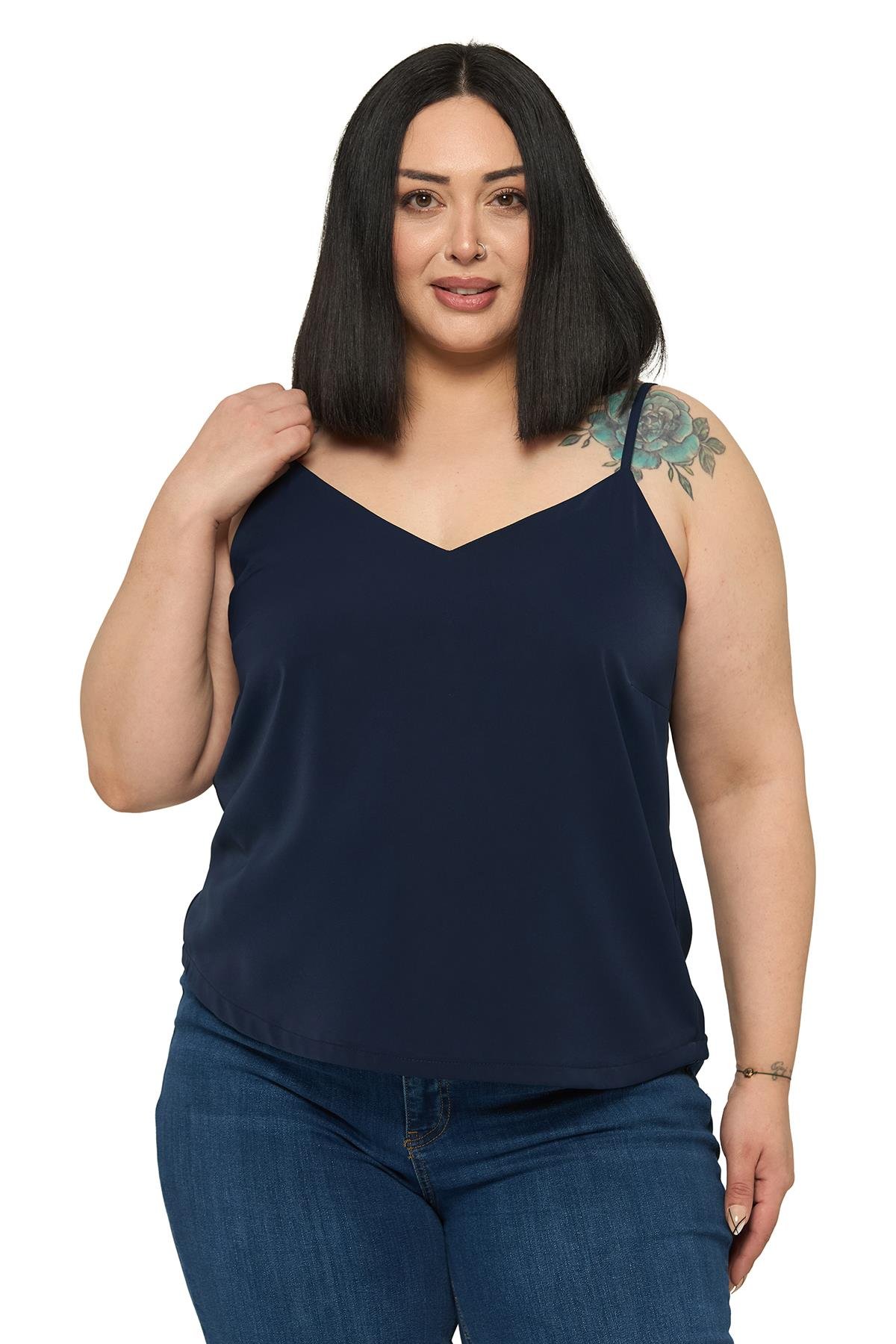 BluzDisentis Modest Büyük Beden Ayarlanabilir İnce Askılı V Yaka Lacivert BluzDISENTIS MODESTBüyük Beden Ayarlanabilir İnce Askılı V Yaka Lacivert Bluz