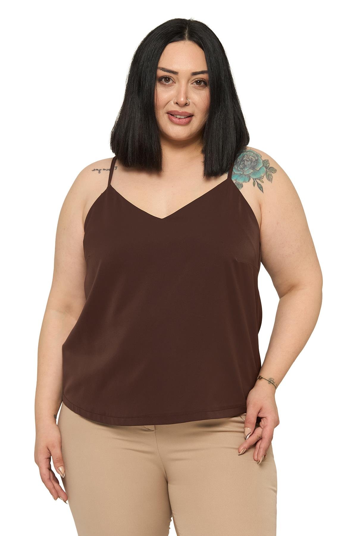 BluzDisentis Modest Büyük Beden Ayarlanabilir İnce Askılı V Yaka Kahverengi BluzDISENTIS MODESTBüyük Beden Ayarlanabilir İnce Askılı V Yaka Kahverengi Bluz