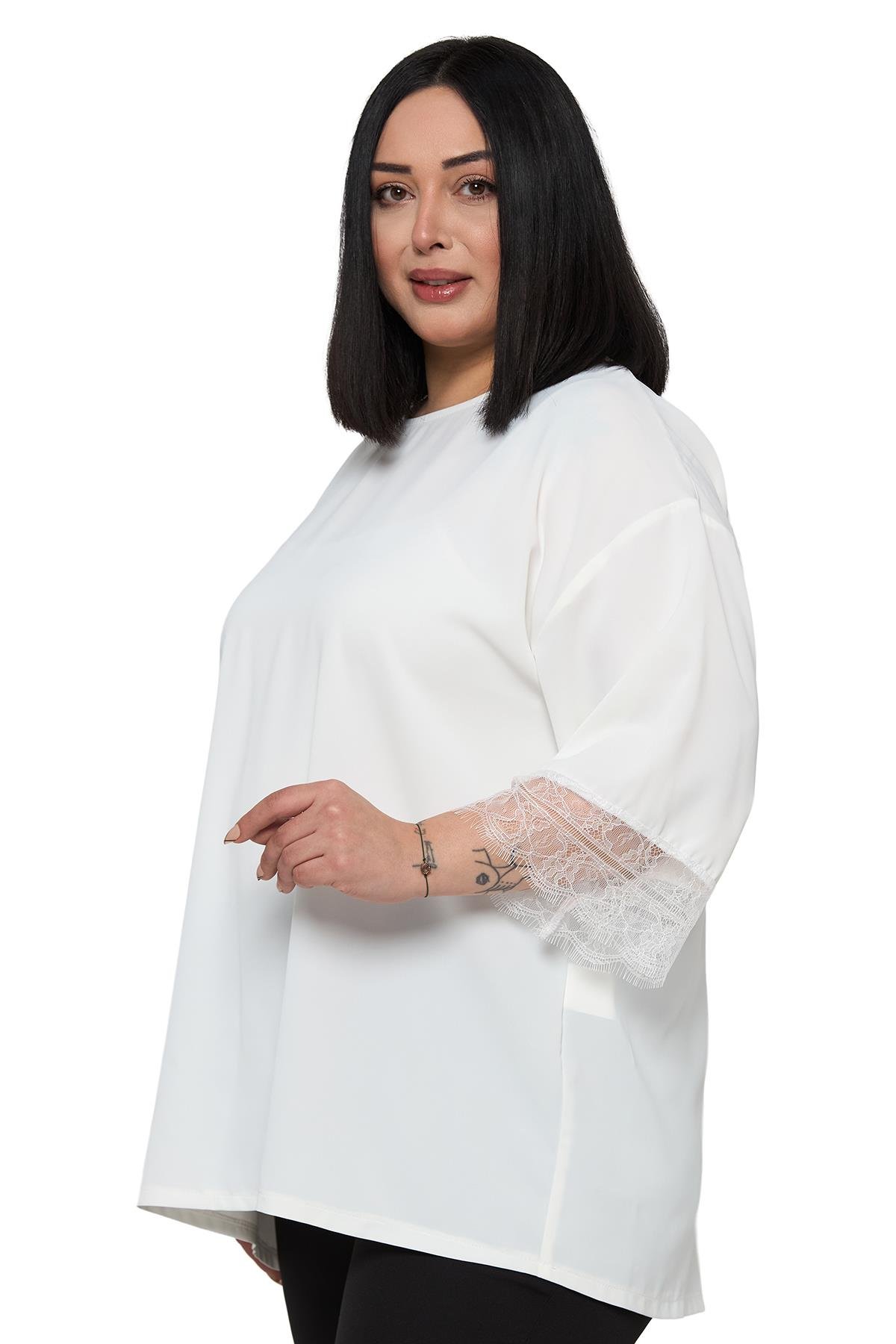 BluzDisentis Modest Büyük Beden Dantel Detaylı Yarım Kol Beyaz BluzDISENTIS MODESTBüyük Beden Dantel Detaylı Yarım Kol Beyaz Bluz