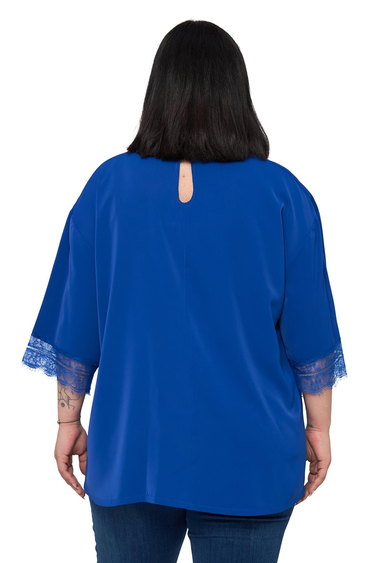 BluzDisentis Modest Büyük Beden Dantel Detaylı Yarım Kol Saks Mavi BluzDISENTIS MODESTBüyük Beden Dantel Detaylı Yarım Kol Saks Mavi Bluz