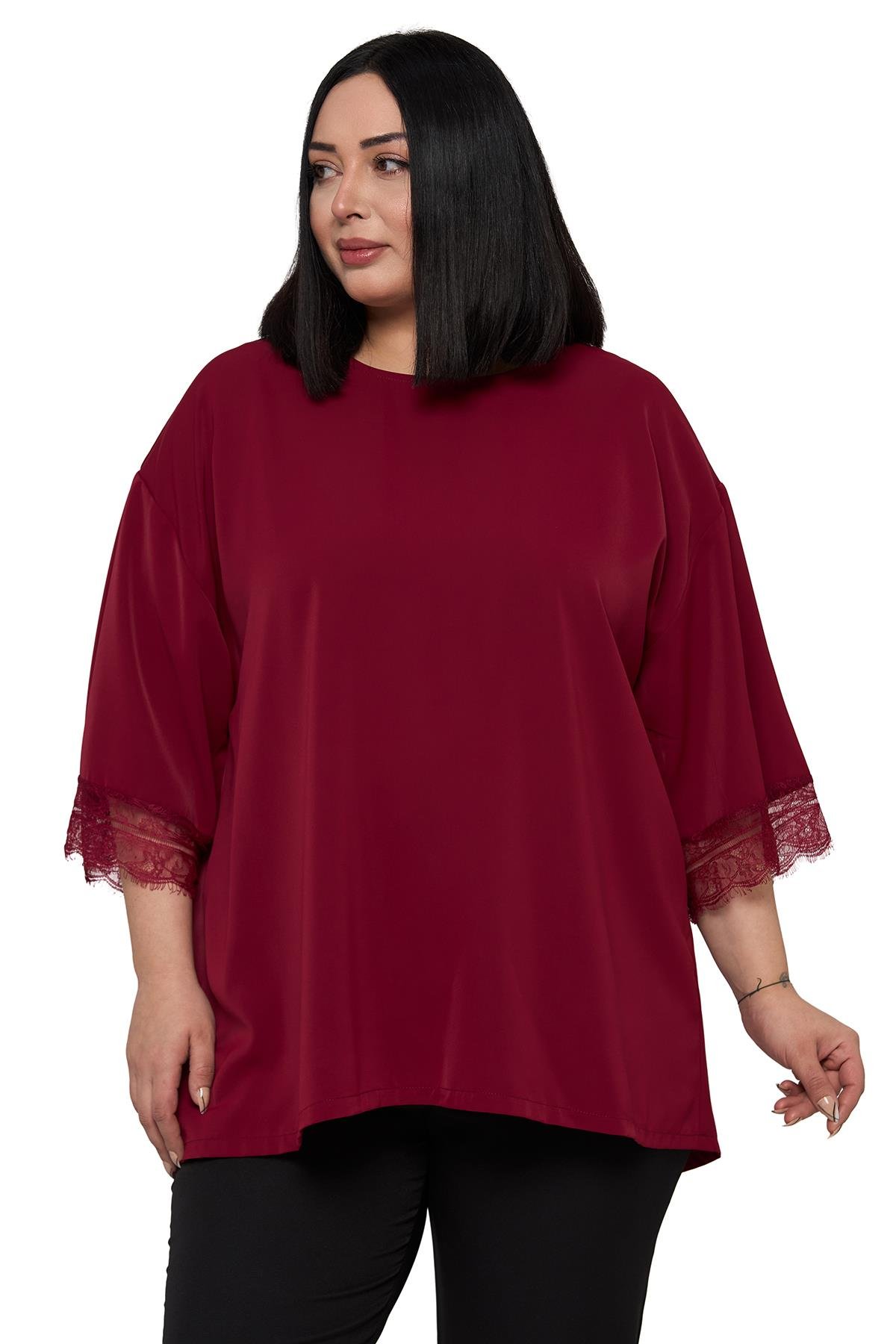 BluzDisentis Modest Büyük Beden Dantel Detaylı Yarım Kol Bordo BluzDISENTIS MODESTBüyük Beden Dantel Detaylı Yarım Kol Bordo Bluz