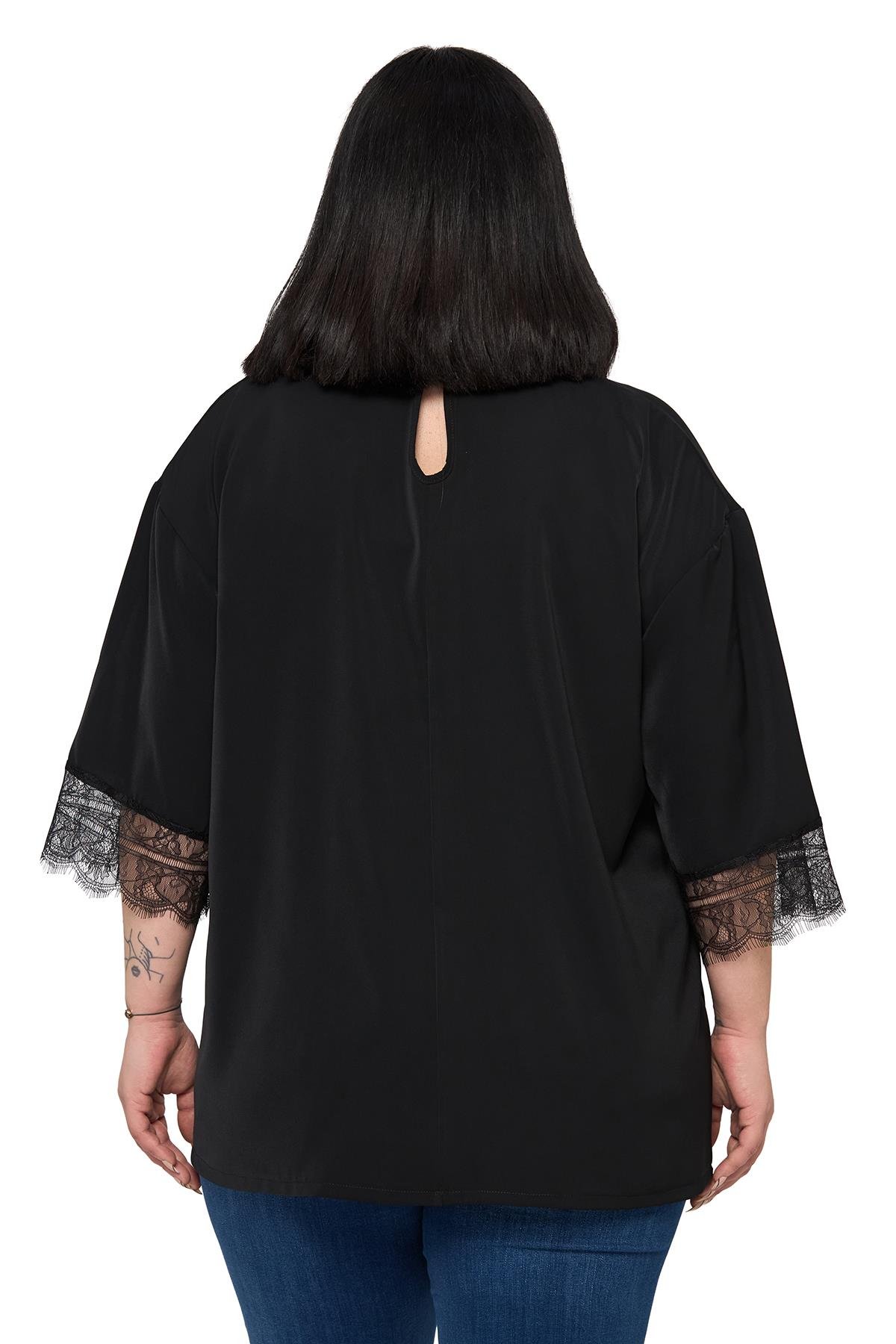 BluzDisentis Modest Büyük Beden Dantel Detaylı Yarım Kol Siyah BluzDISENTIS MODESTBüyük Beden Dantel Detaylı Yarım Kol Siyah Bluz