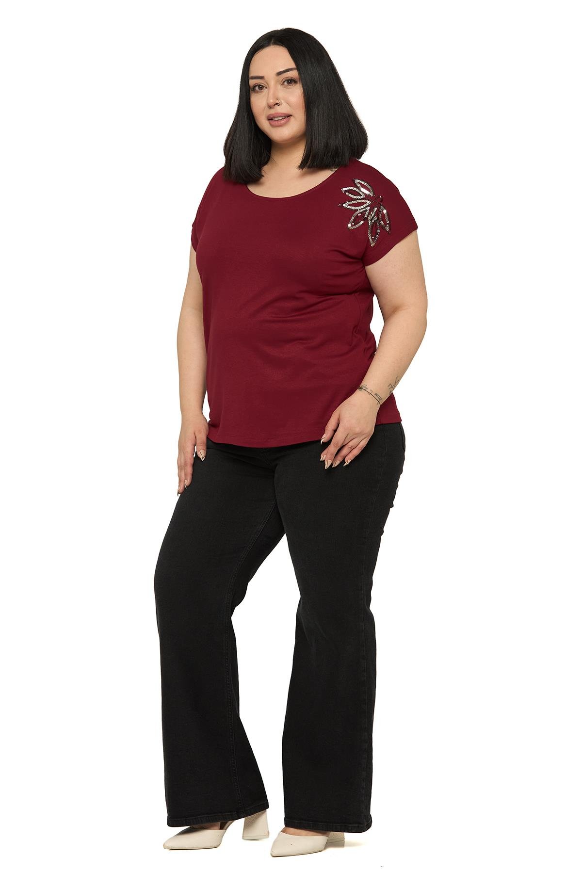 BluzDisentis Modest Büyük Beden Düşük Kısa Kollu Omuzda Yaprak Desenli Bordo BluzDISENTIS MODESTBüyük Beden Düşük Kısa Kollu Omuzda Yaprak Desenli Bordo Bluz