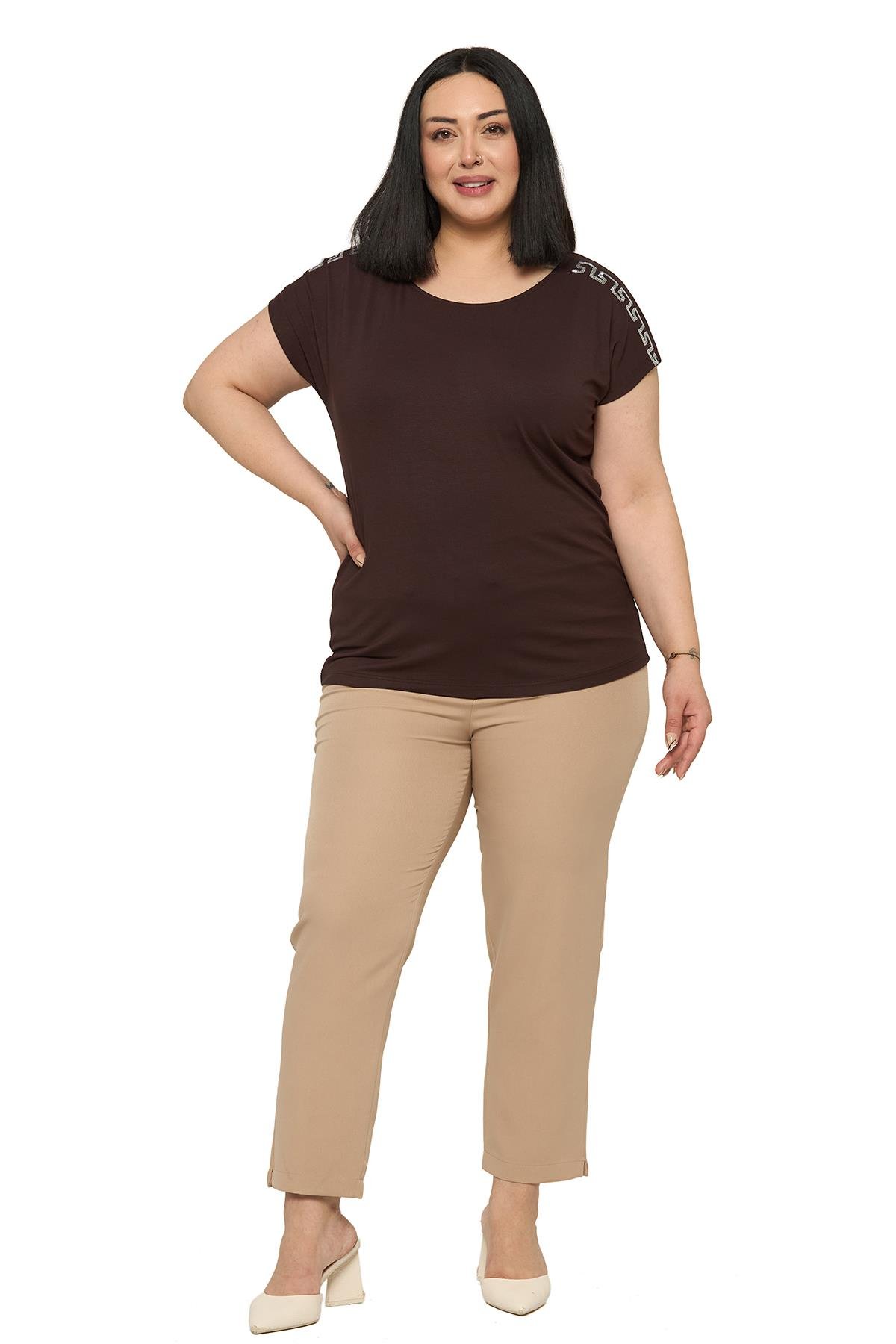 BluzDisentis Modest Büyük Beden Düşük Kısa Kollu Omuzda Şerit Desenli Kahverengi BluzDISENTIS MODESTBüyük Beden Düşük Kısa Kollu Omuzda Şerit Desenli Kahverengi Bluz