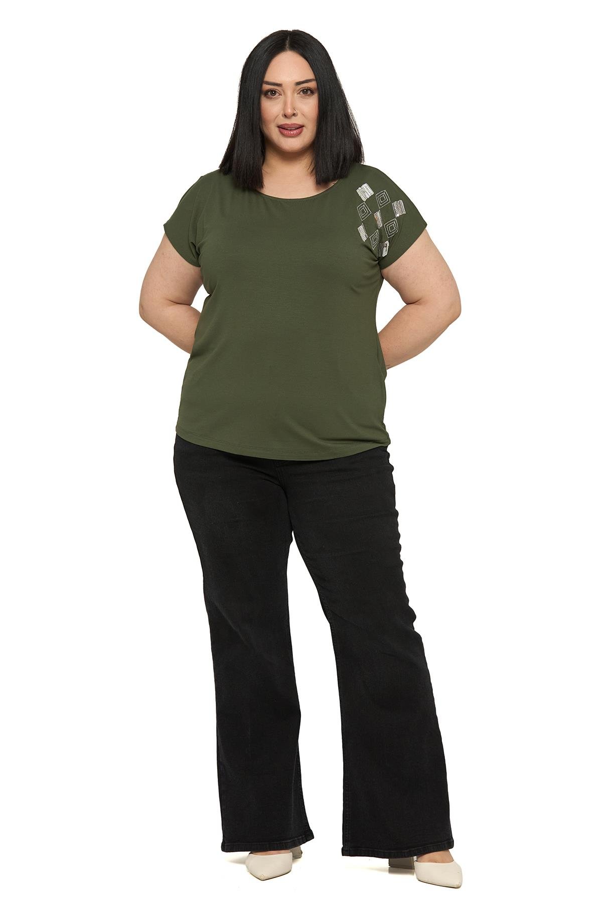 BluzDisentis Modest Büyük Beden Düşük Kısa Kollu Omuzda Baklava Desenli Haki BluzDISENTIS MODESTBüyük Beden Düşük Kısa Kollu Omuzda Baklava Desenli Haki Bluz